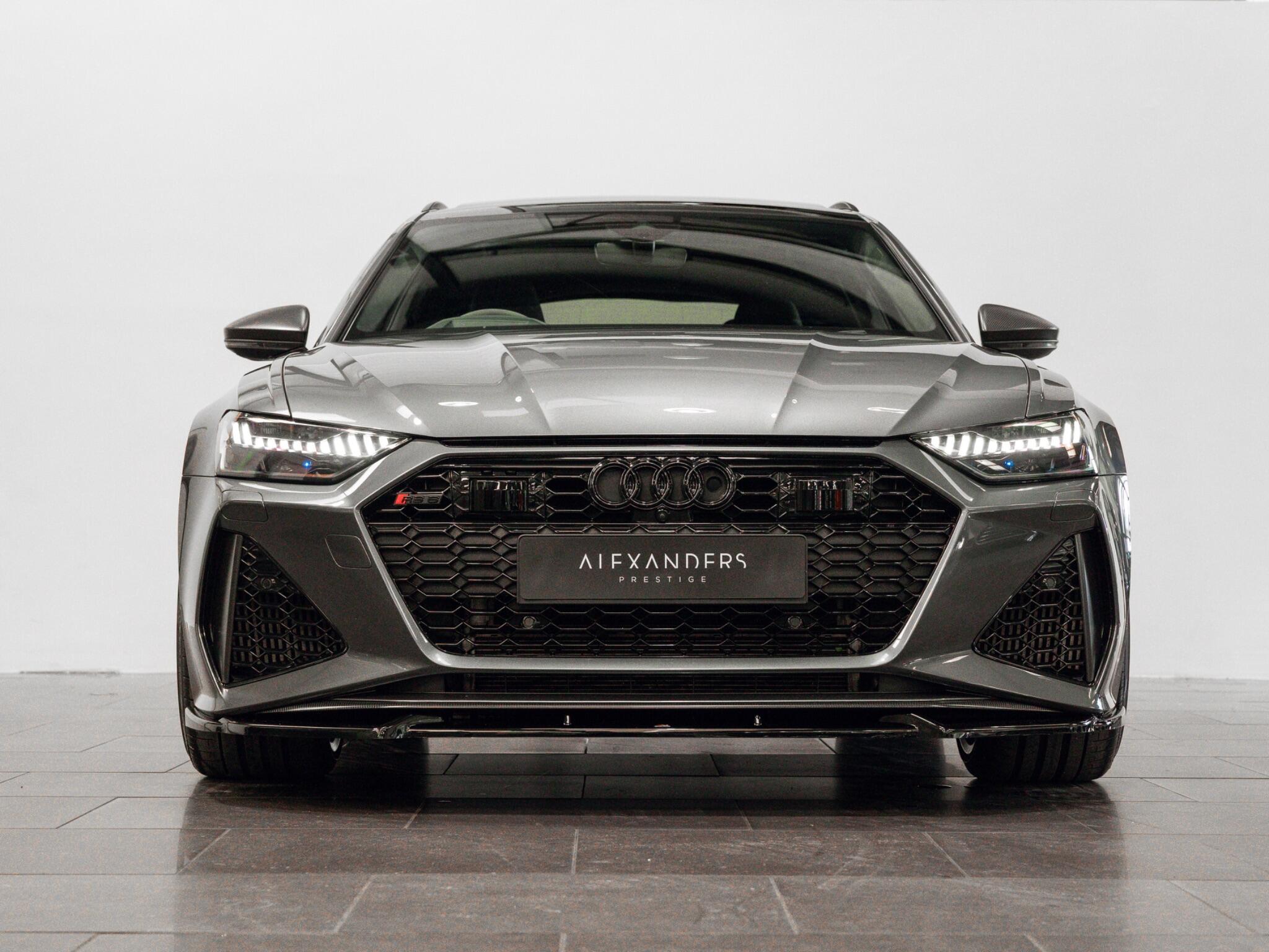 Audi RS6 Avant view 10
