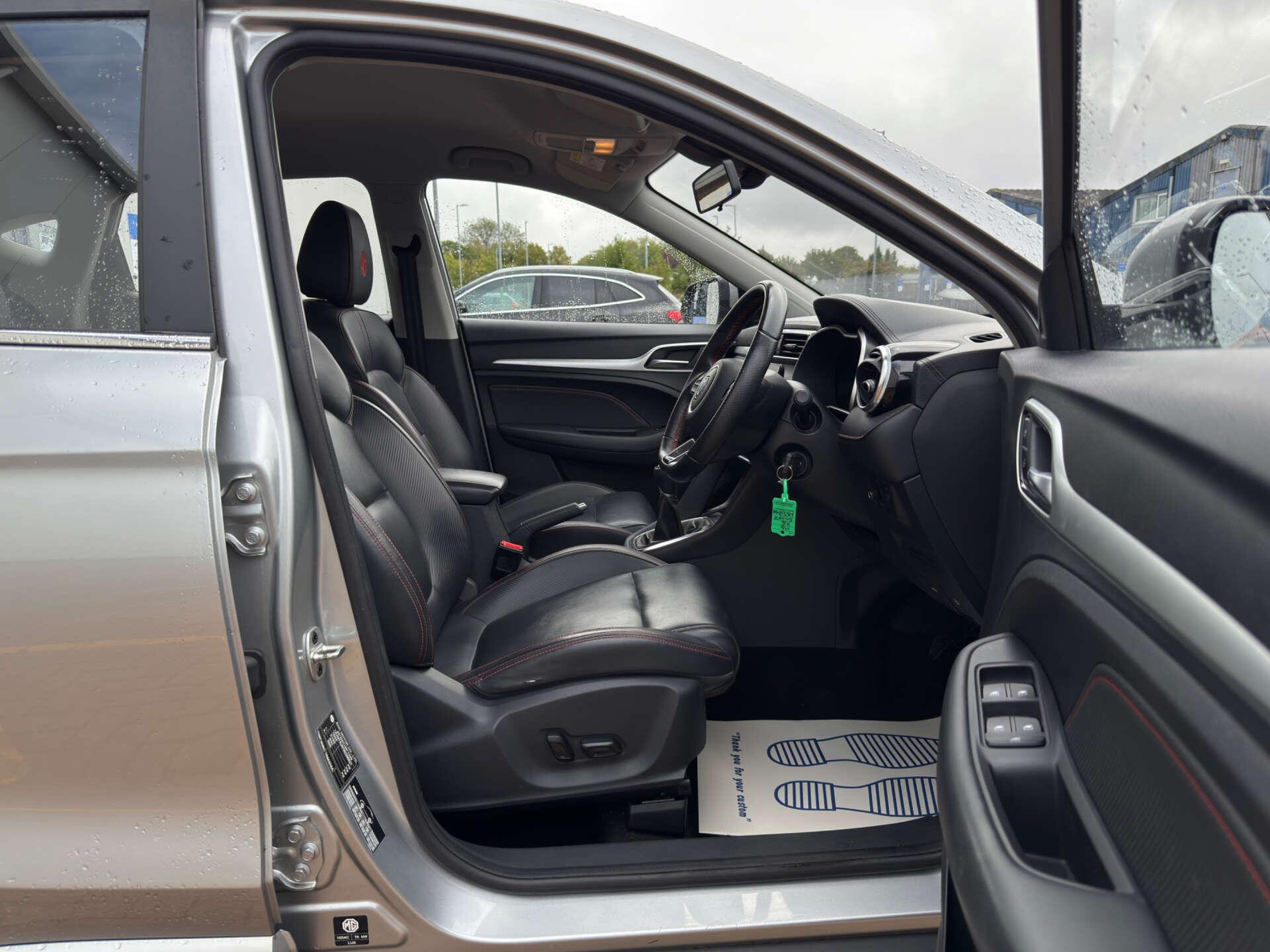 MG ZS view 21