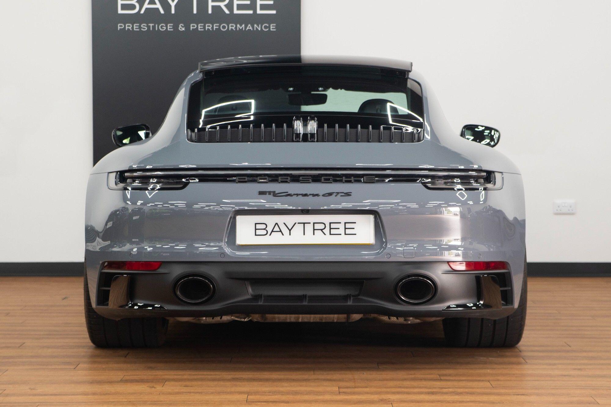 Porsche 911 view 21