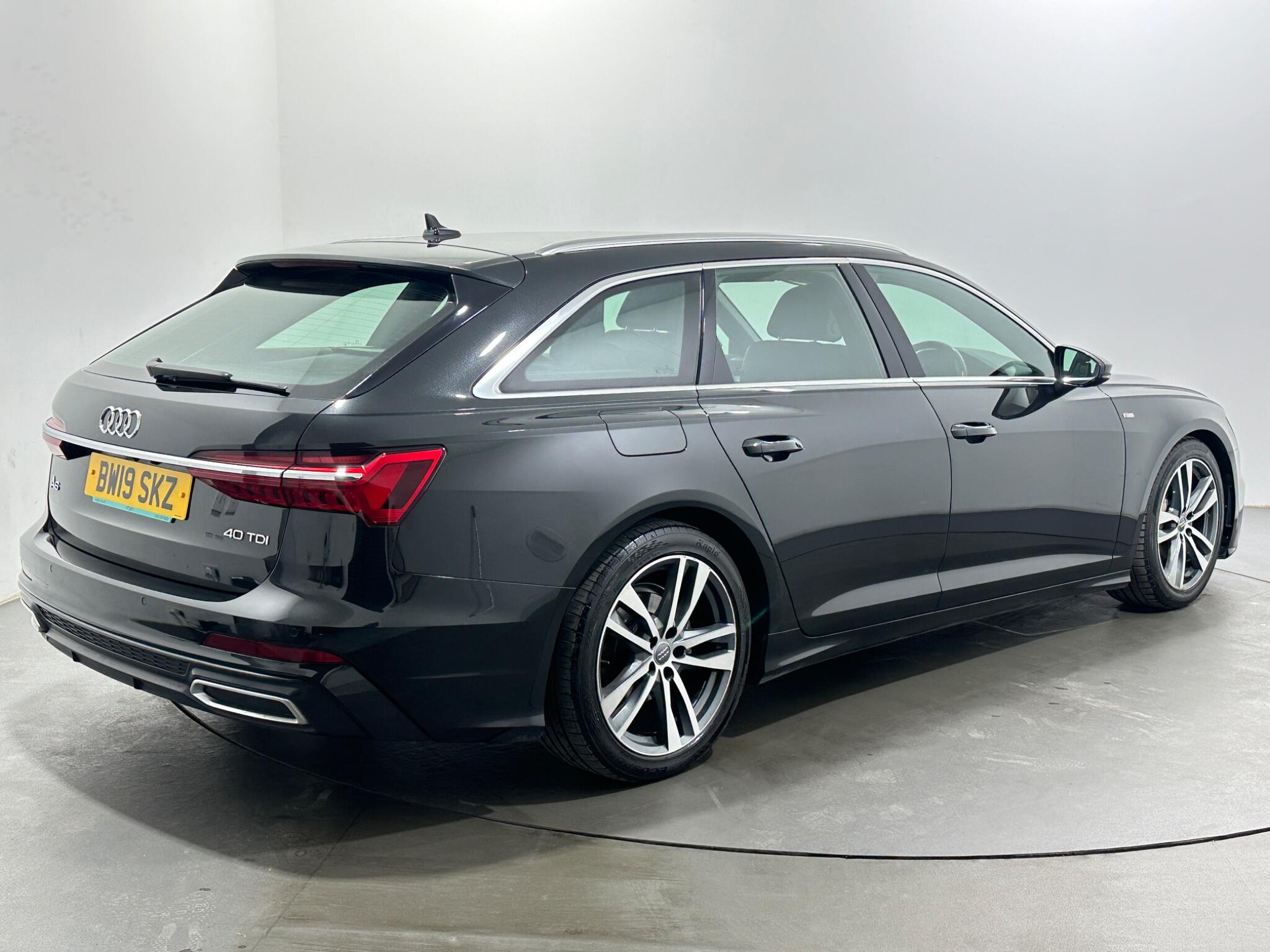 Audi A6 Avant view 8
