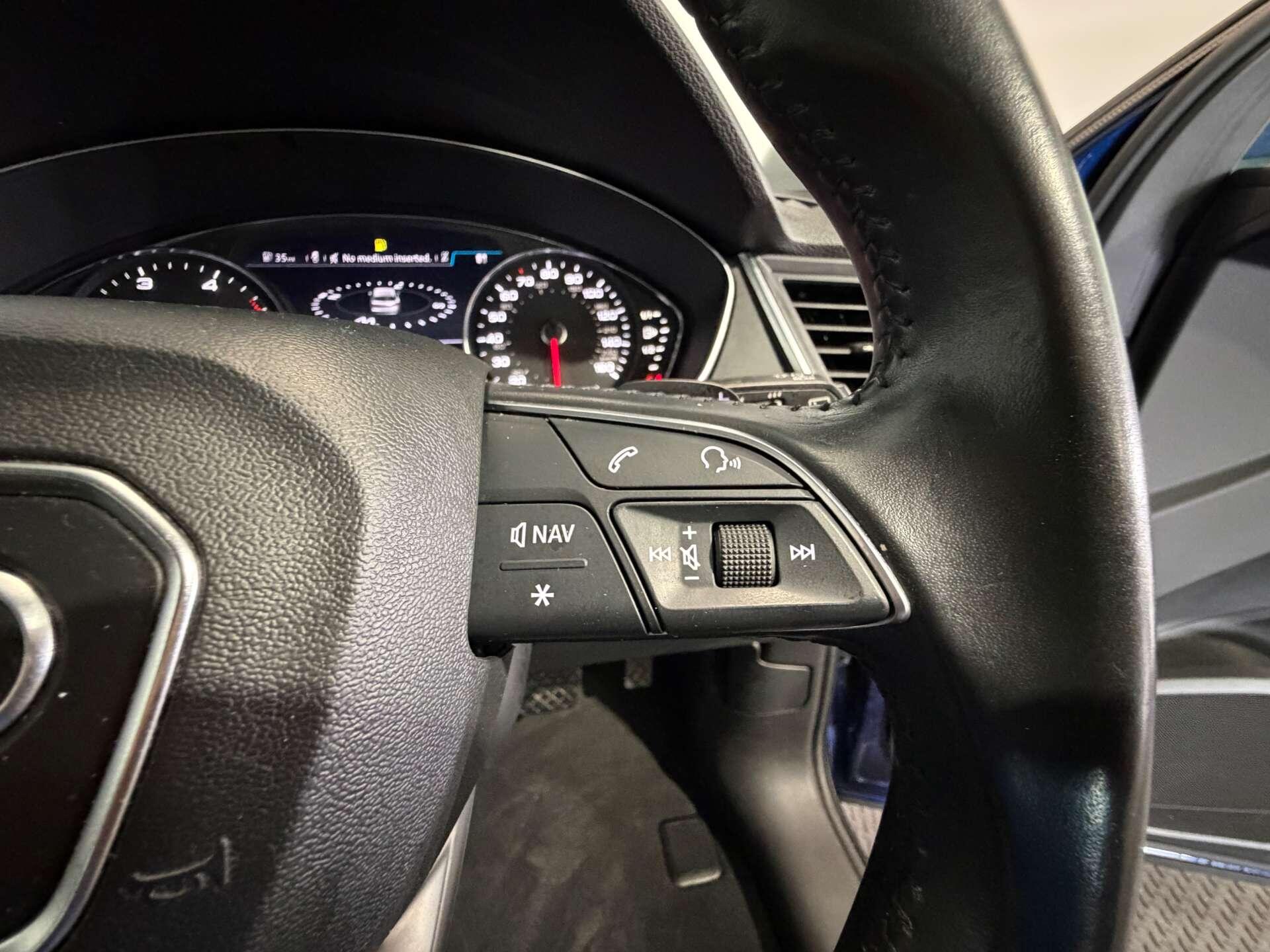 Audi Q5 view 18