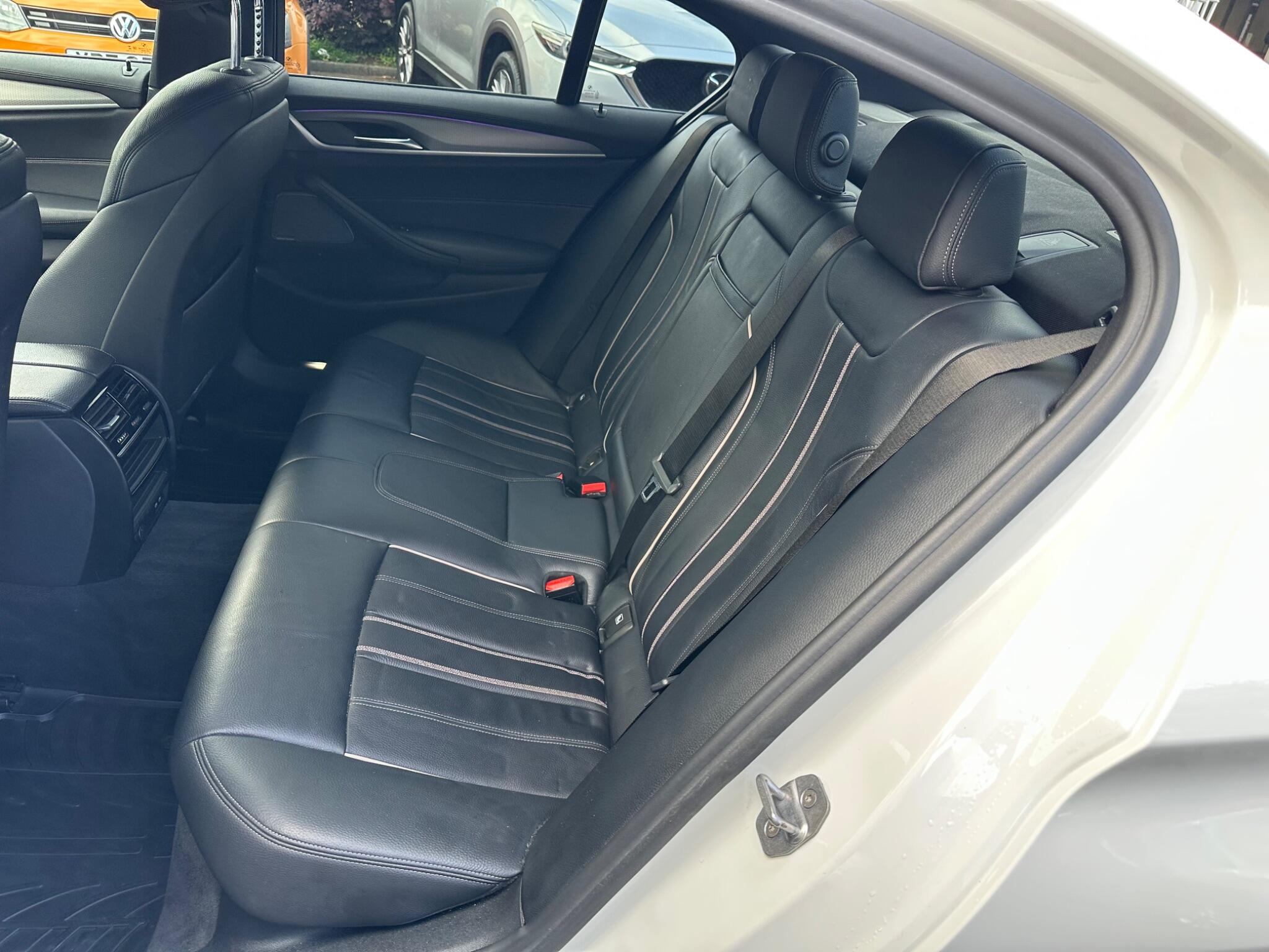 BMW 5 Series view 8