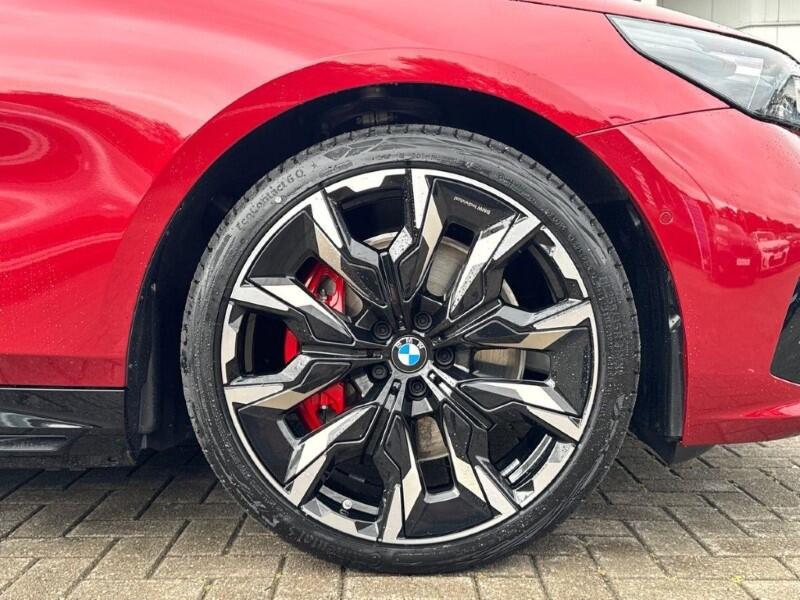 BMW 5 Series view 14