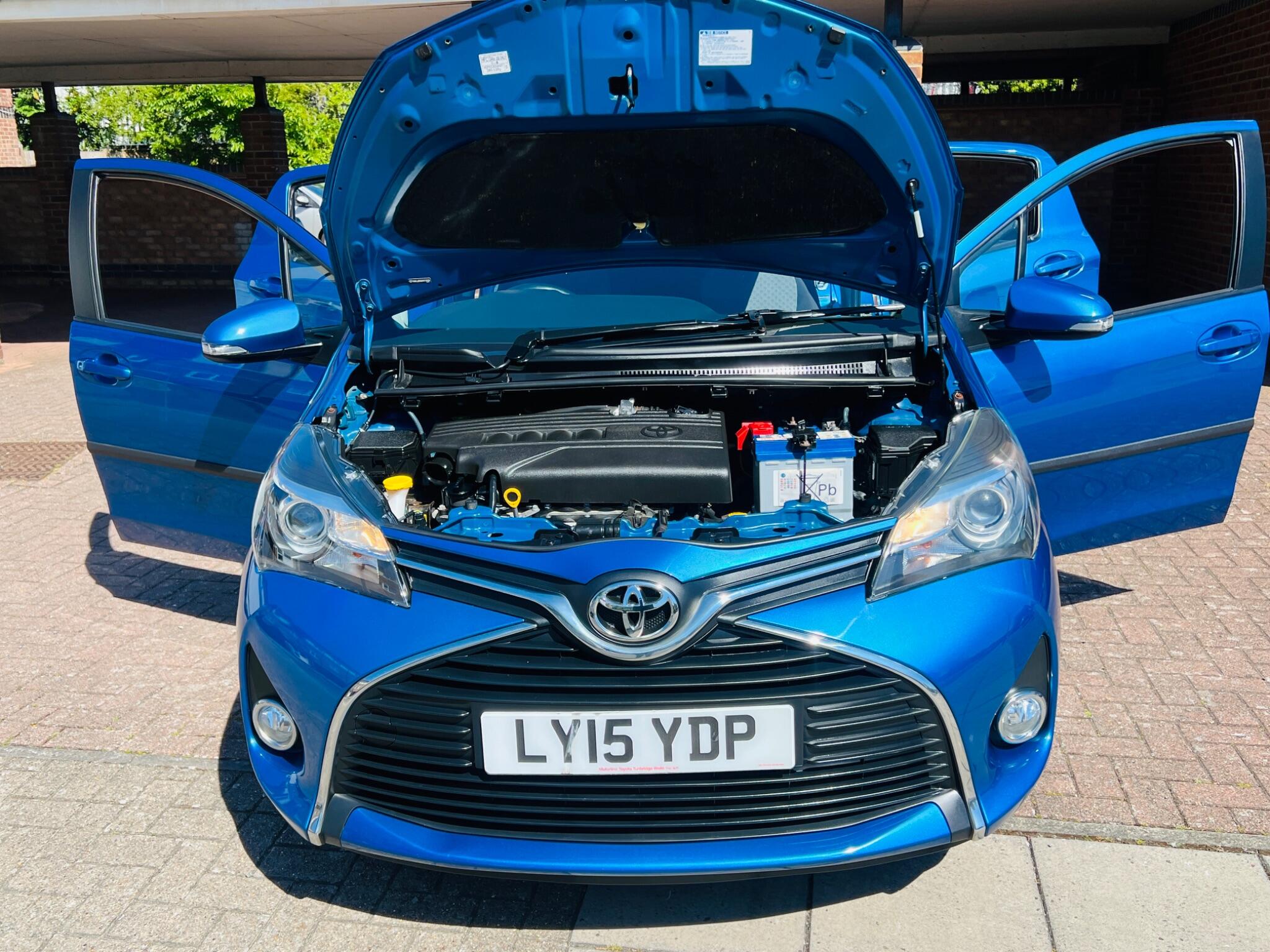 Toyota Yaris view 3