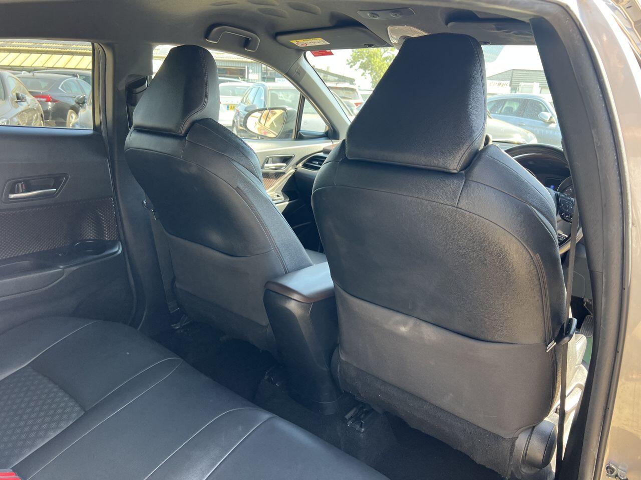Toyota C-HR view 19