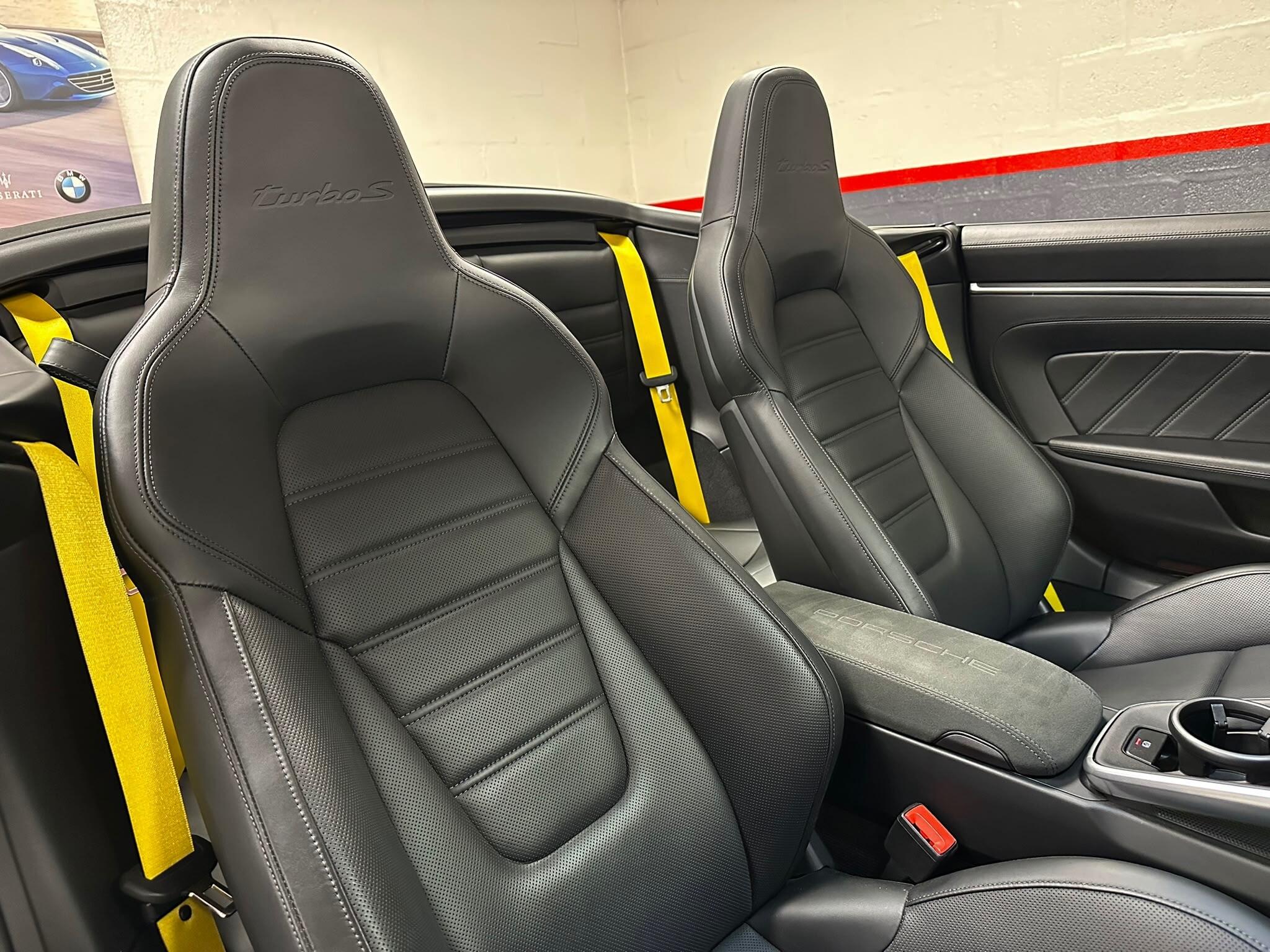 Porsche 911 view 11