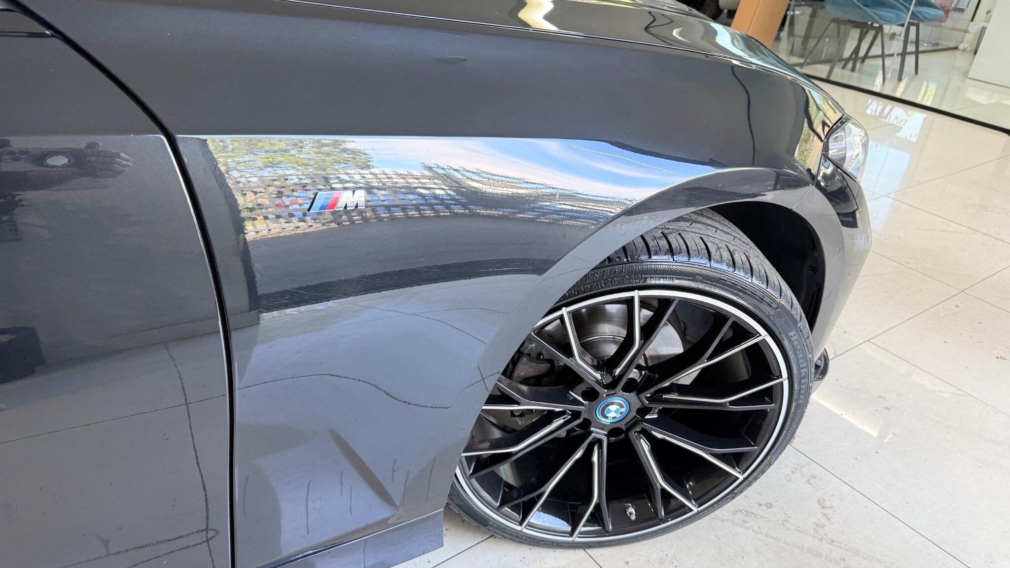BMW 3 Series view 26