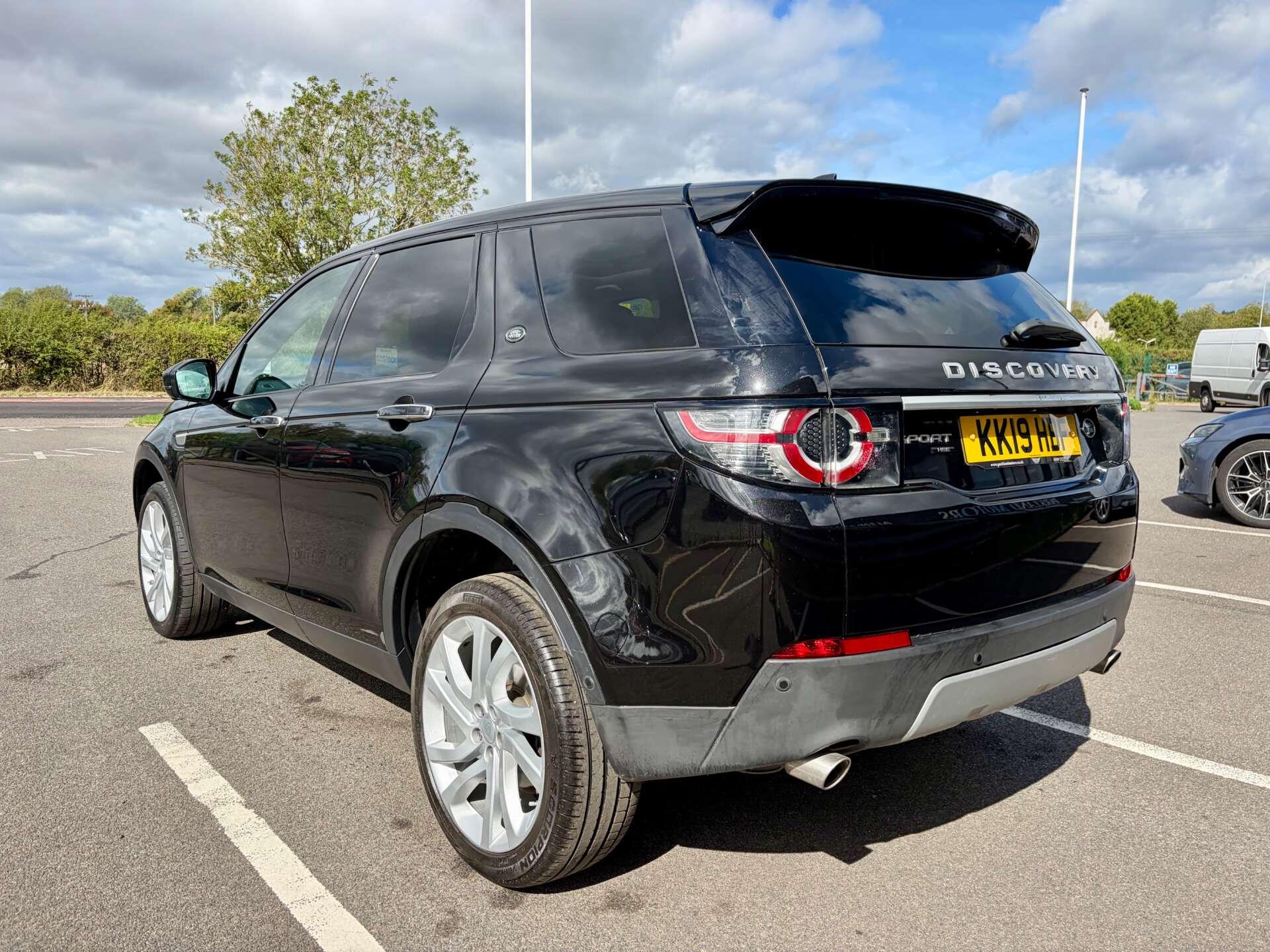 Land Rover Discovery Sport view 6