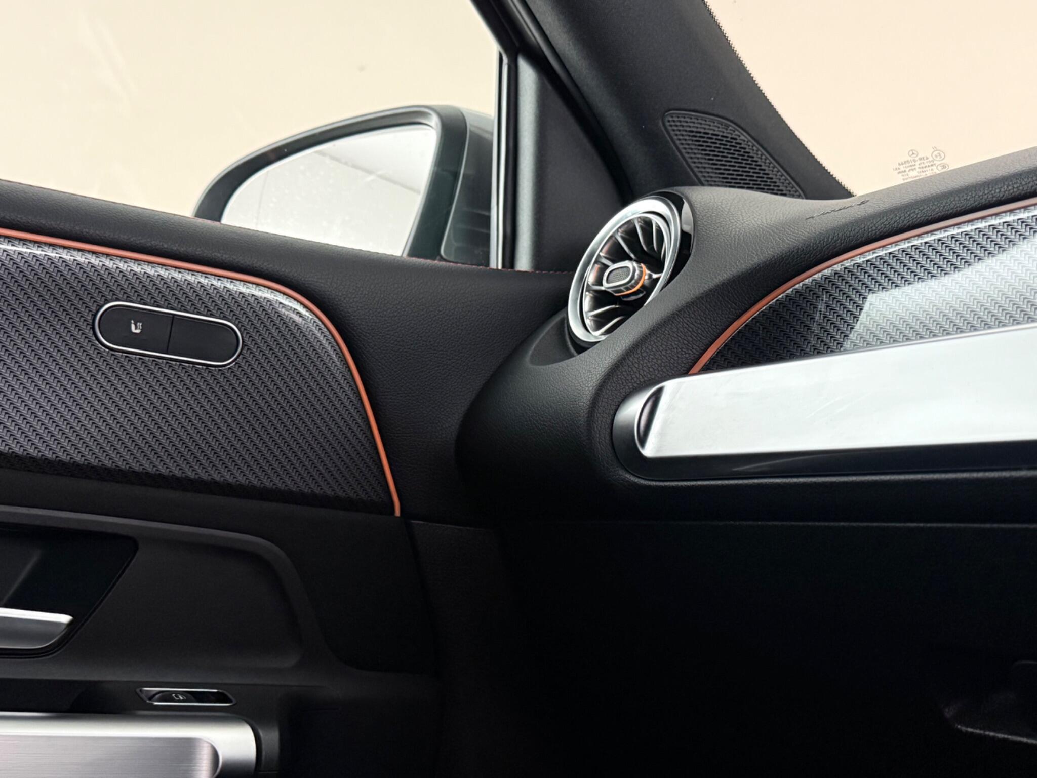 Mercedes-Benz GLB view 24