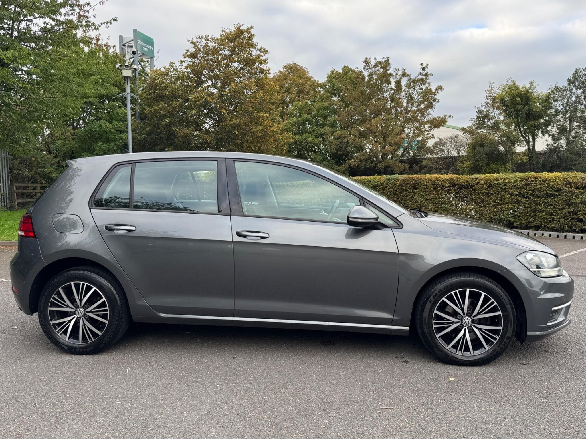 Volkswagen Golf view 4
