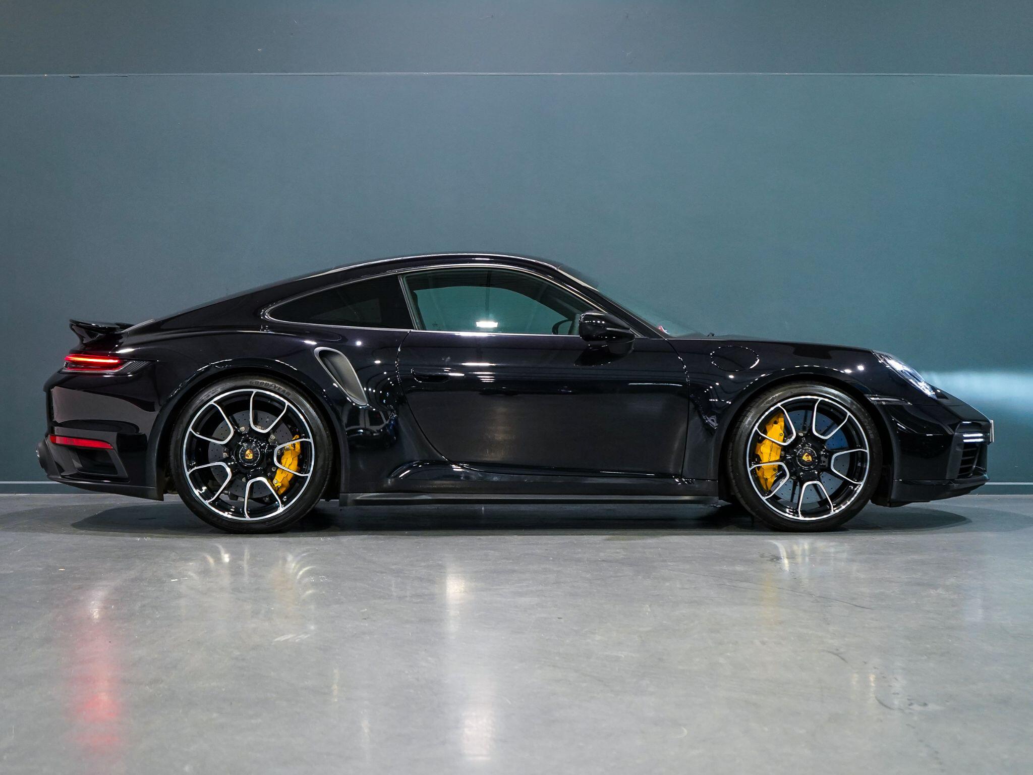 Porsche 911 view 10