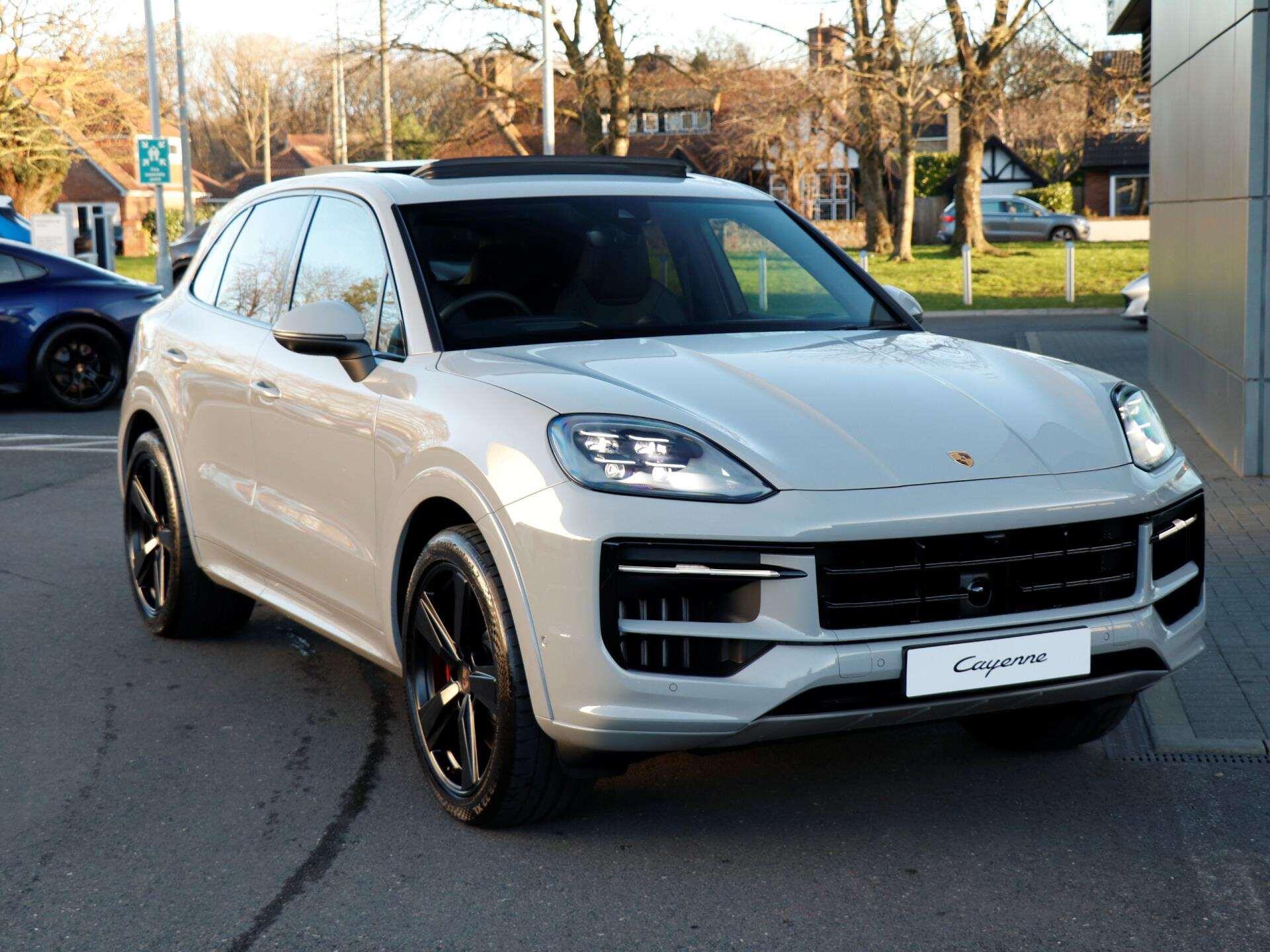Porsche Cayenne view 38