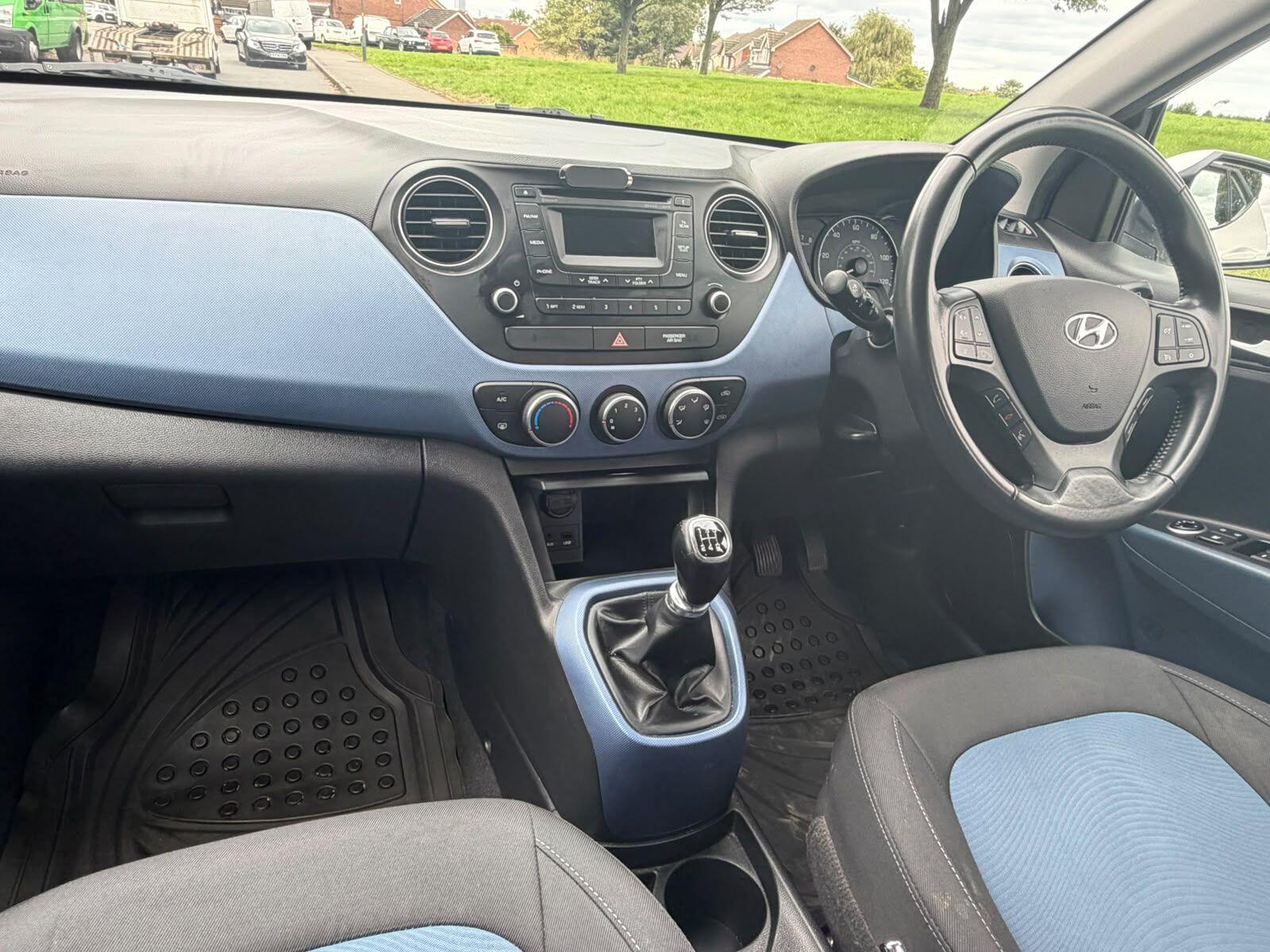 Hyundai i10 view 31