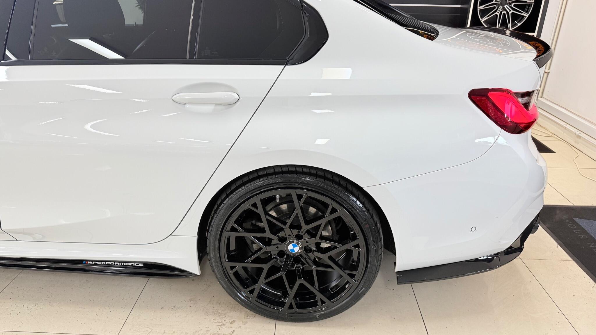 BMW 3 Series view 32