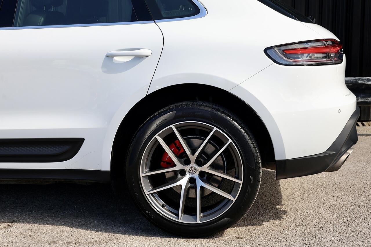 Porsche Macan view 39