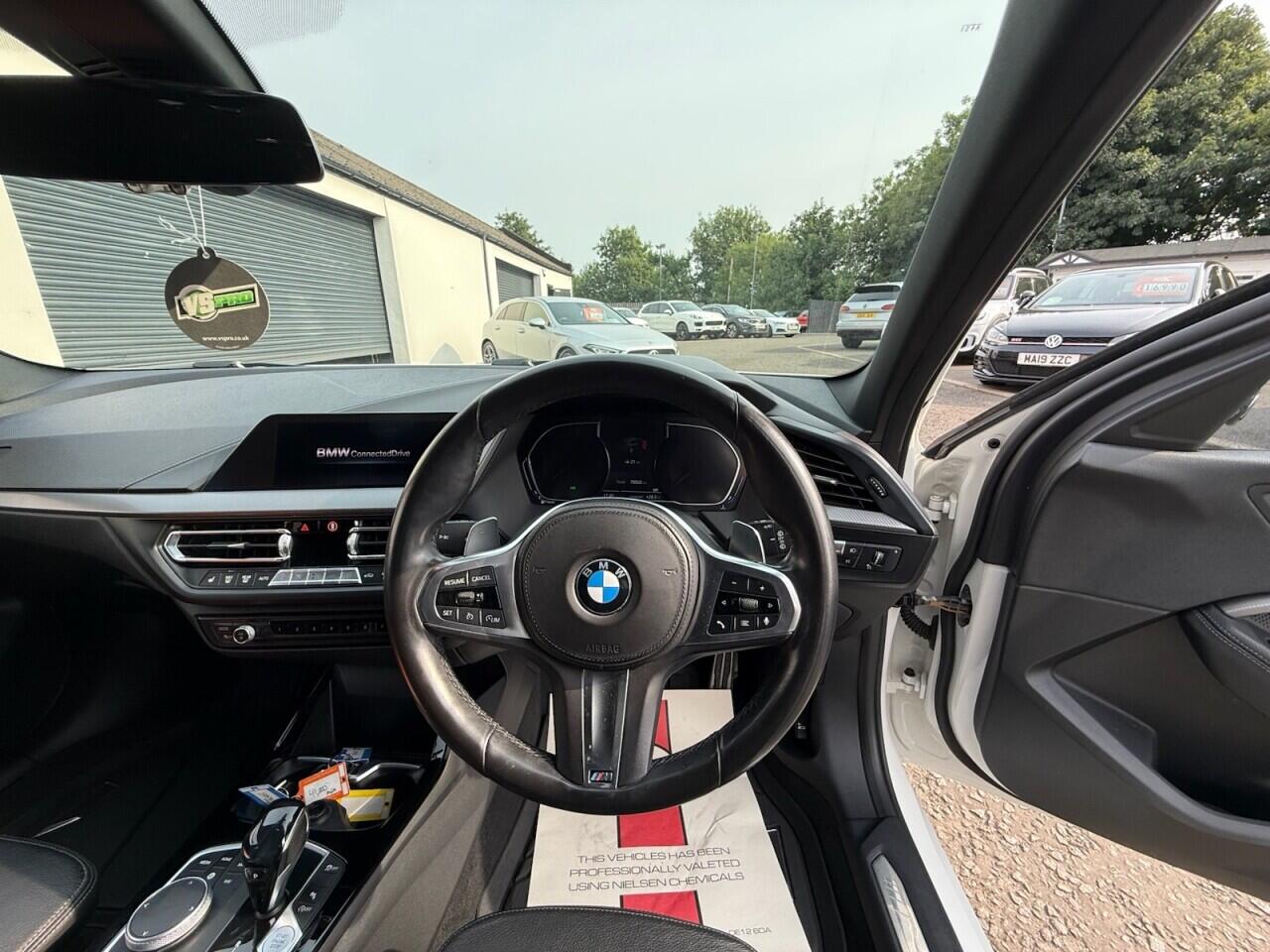 BMW 1 Series view 16