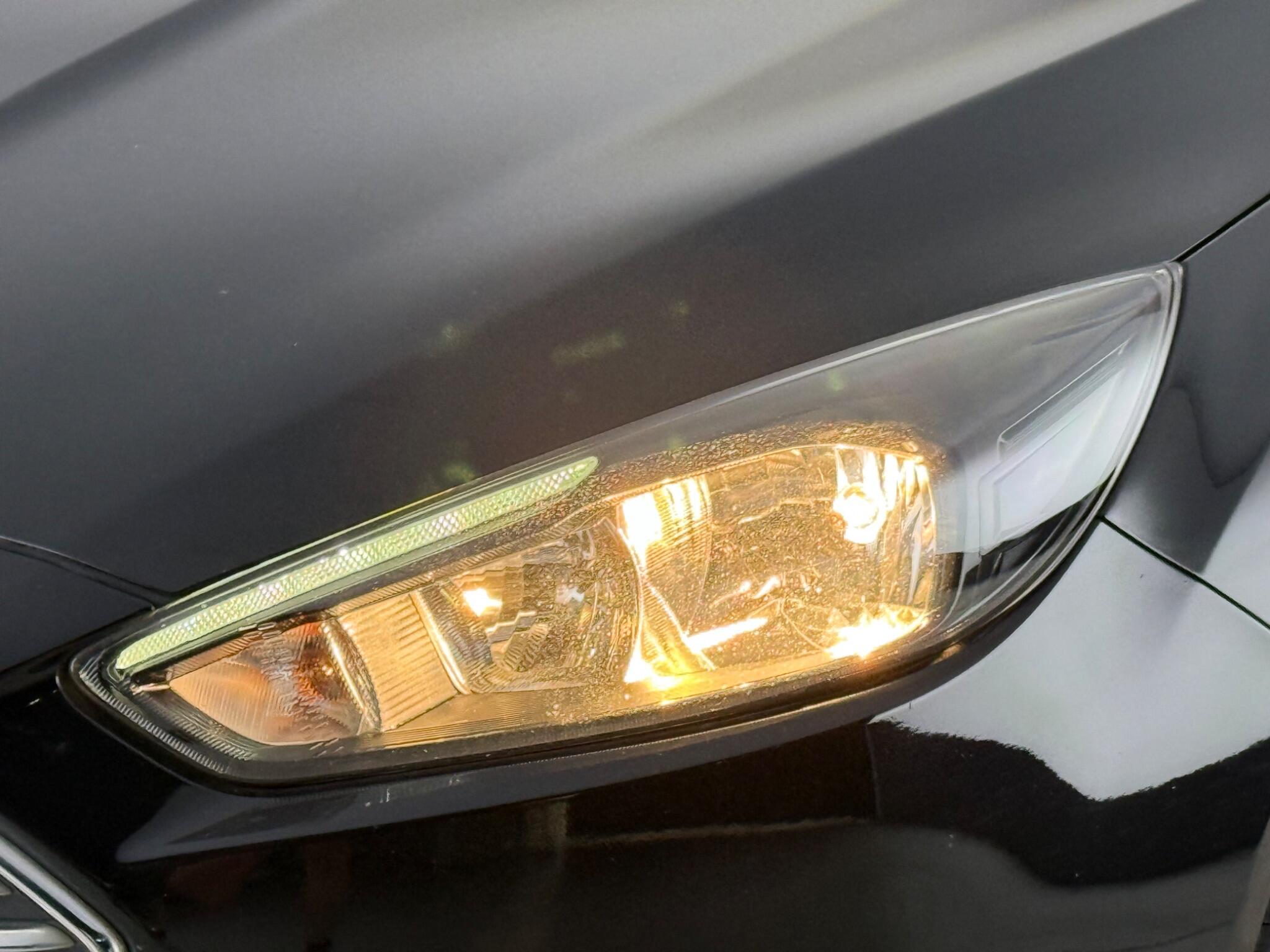 Ford Focus view 8