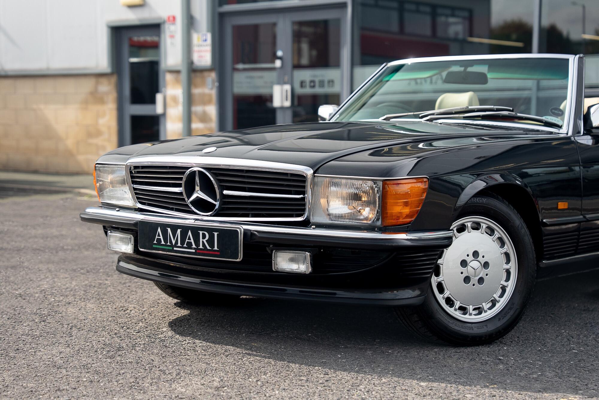 Mercedes-Benz 500 SL view 16