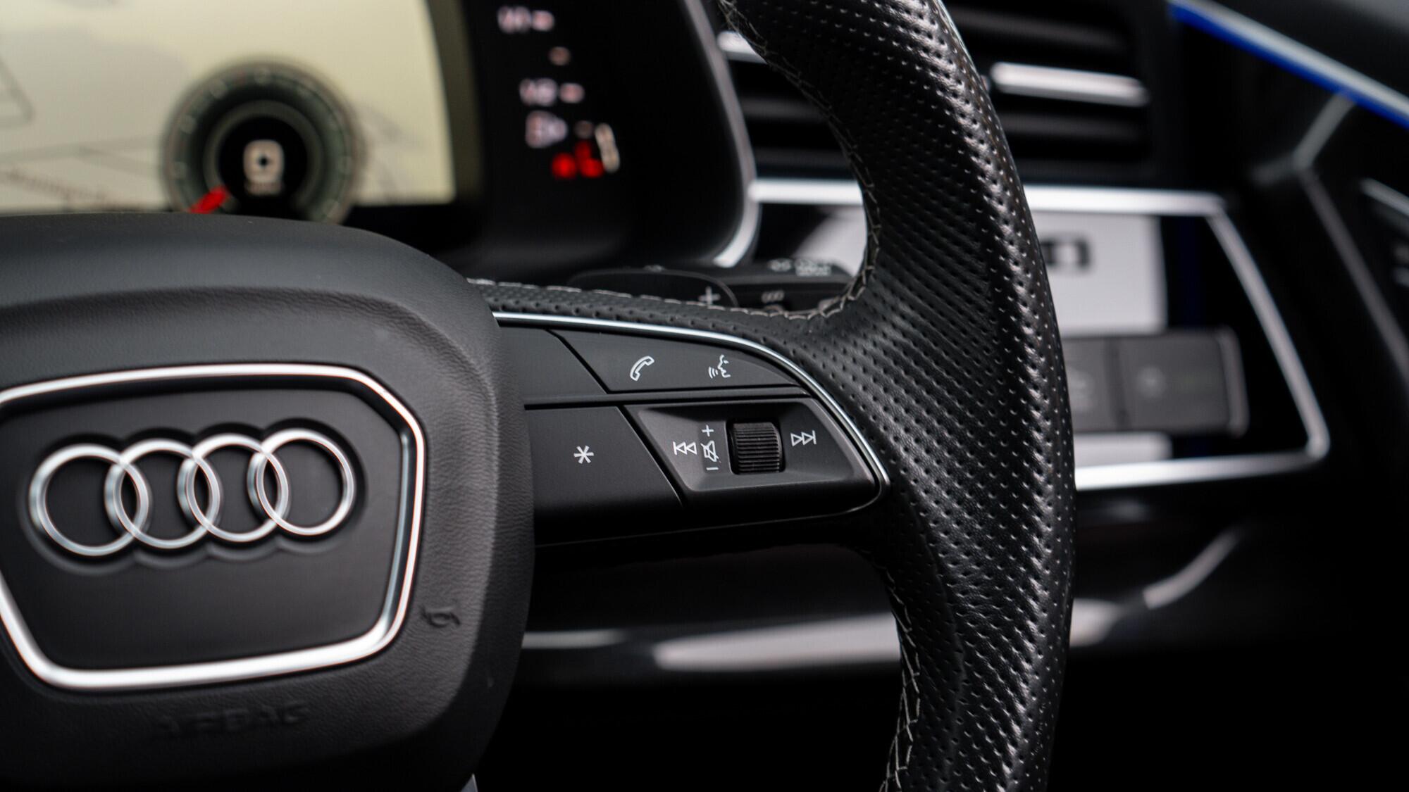 Audi SQ7 view 21