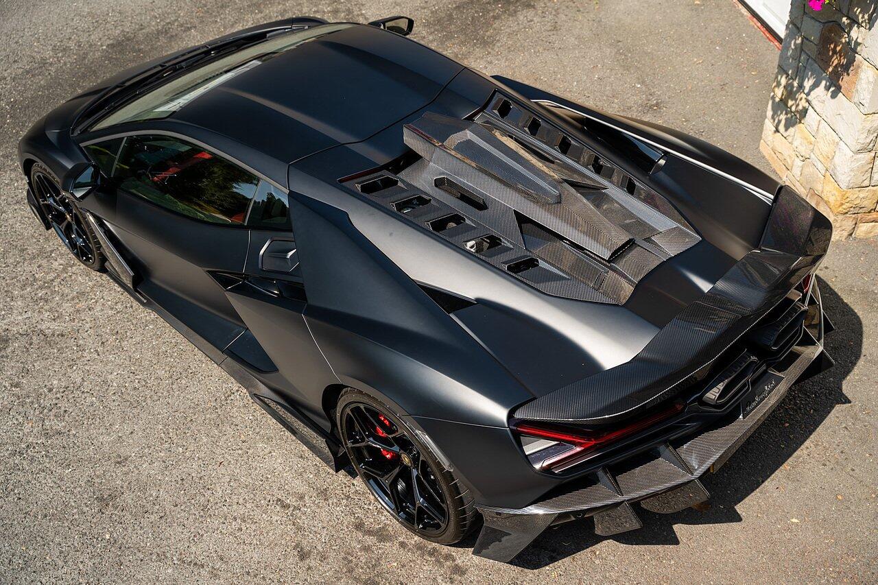 Lamborghini Revuelto view 55