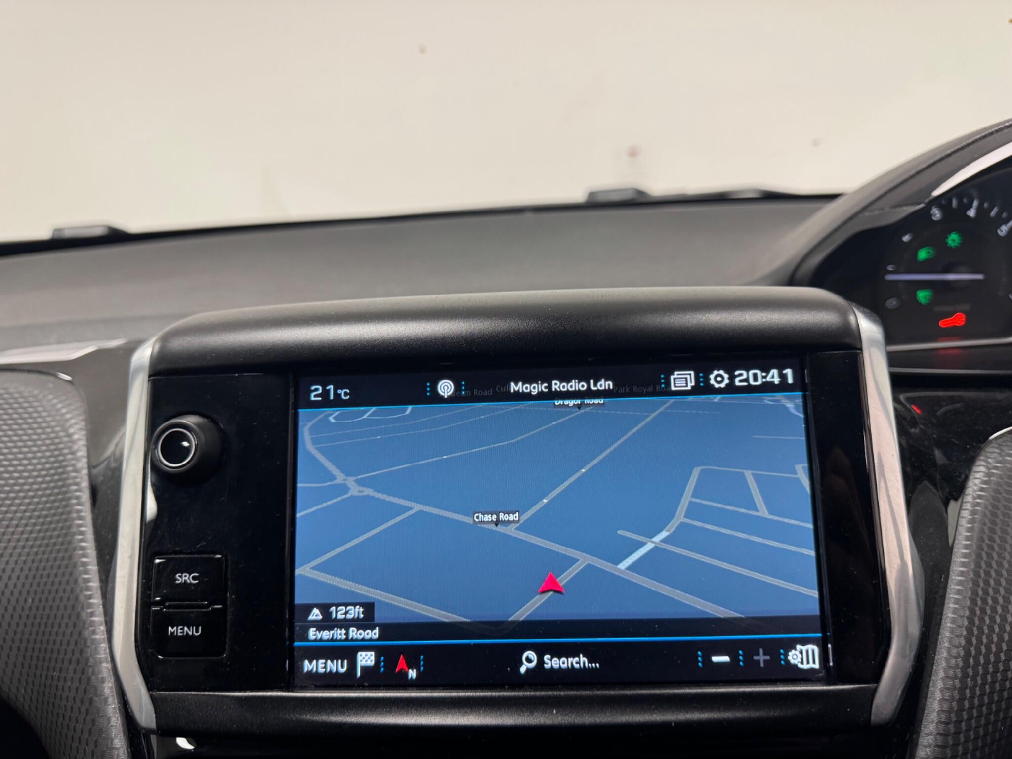 Peugeot 208 view 15