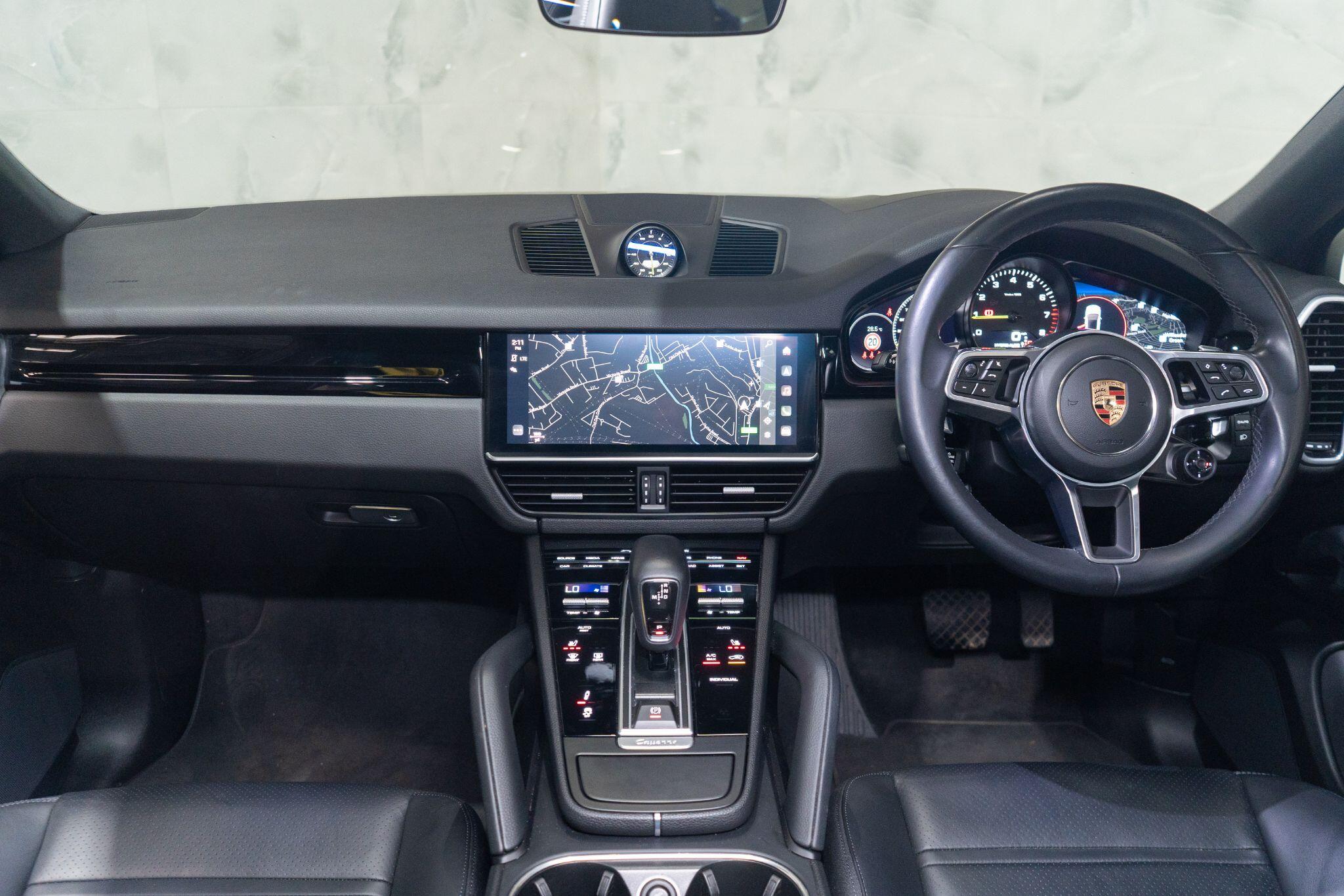 Porsche Cayenne view 11