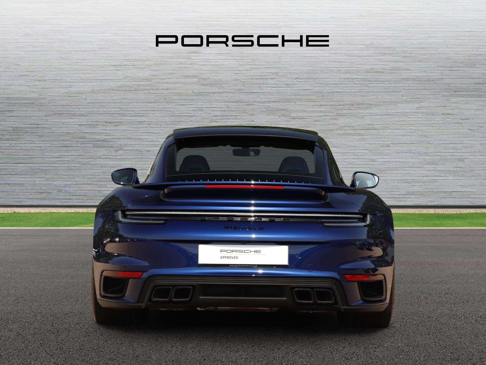 Porsche 911 view 4