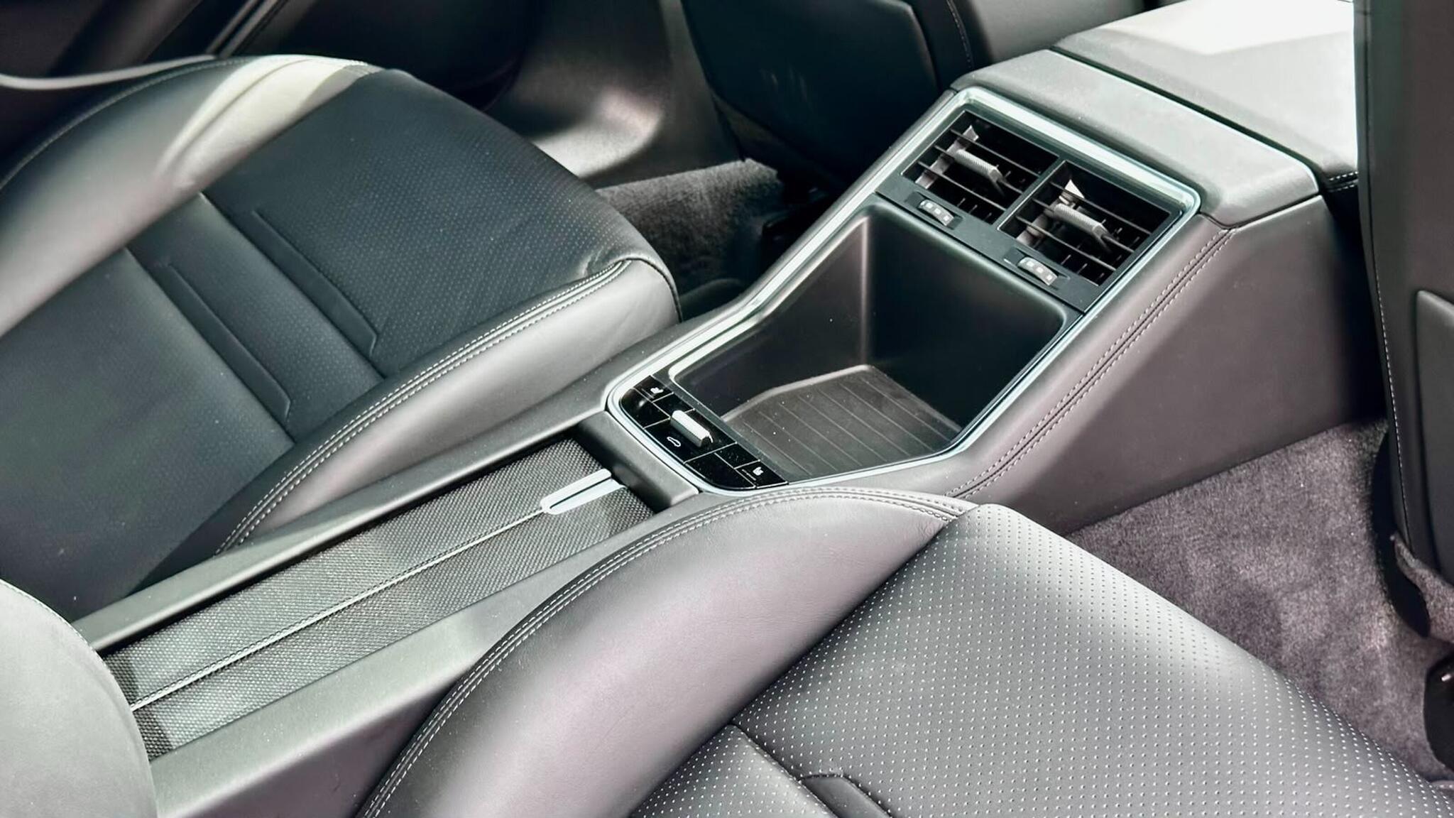 Porsche Panamera view 26