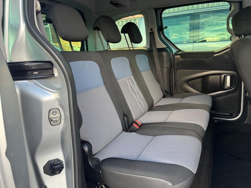 Peugeot Partner Tepee view 16