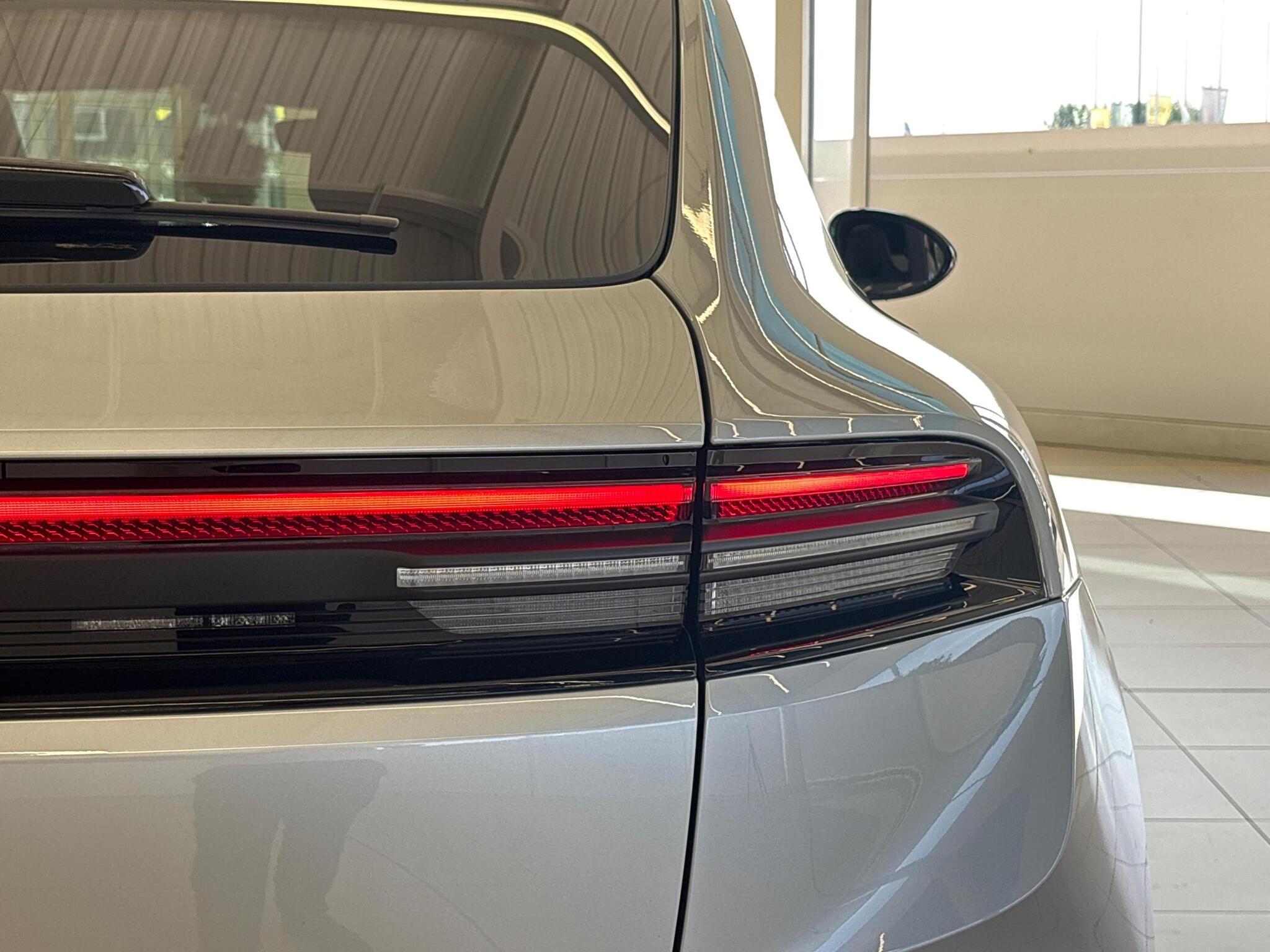 Porsche Macan view 23