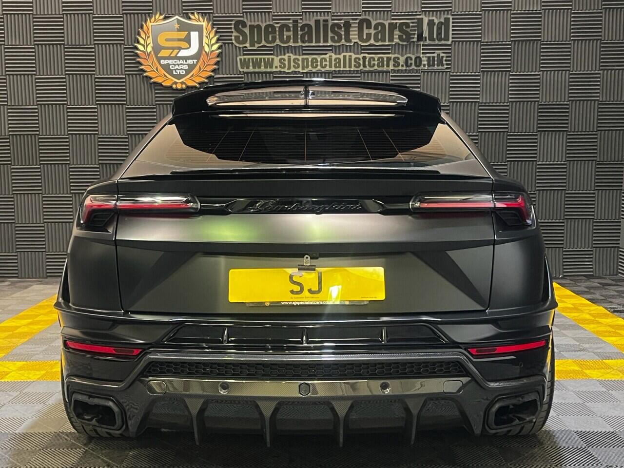 Lamborghini Urus view 3