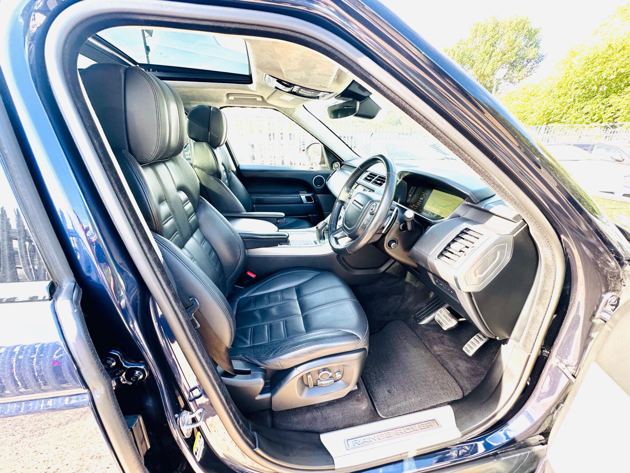 Land Rover Range Rover Sport view 2