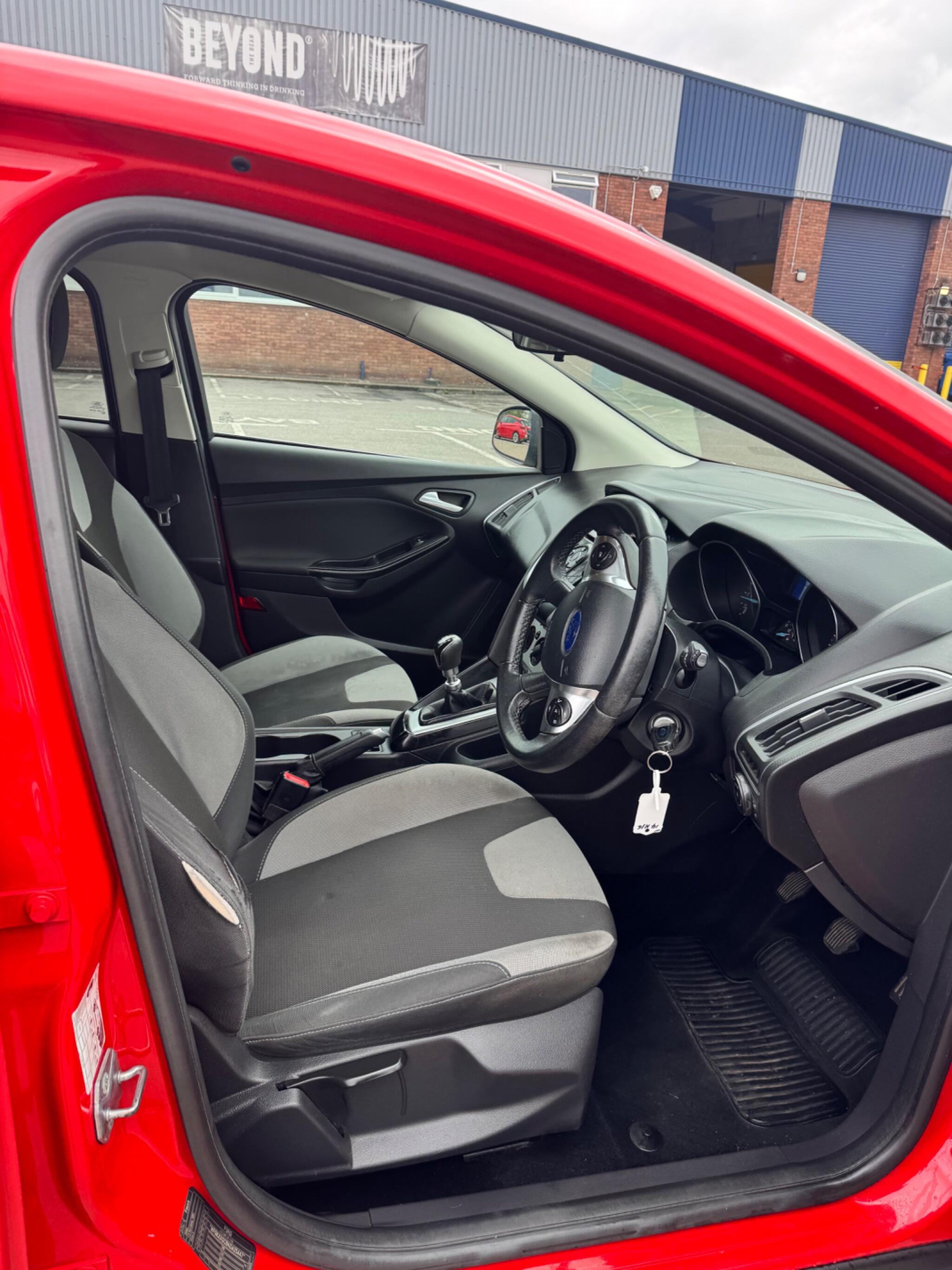 Ford Focus view 26