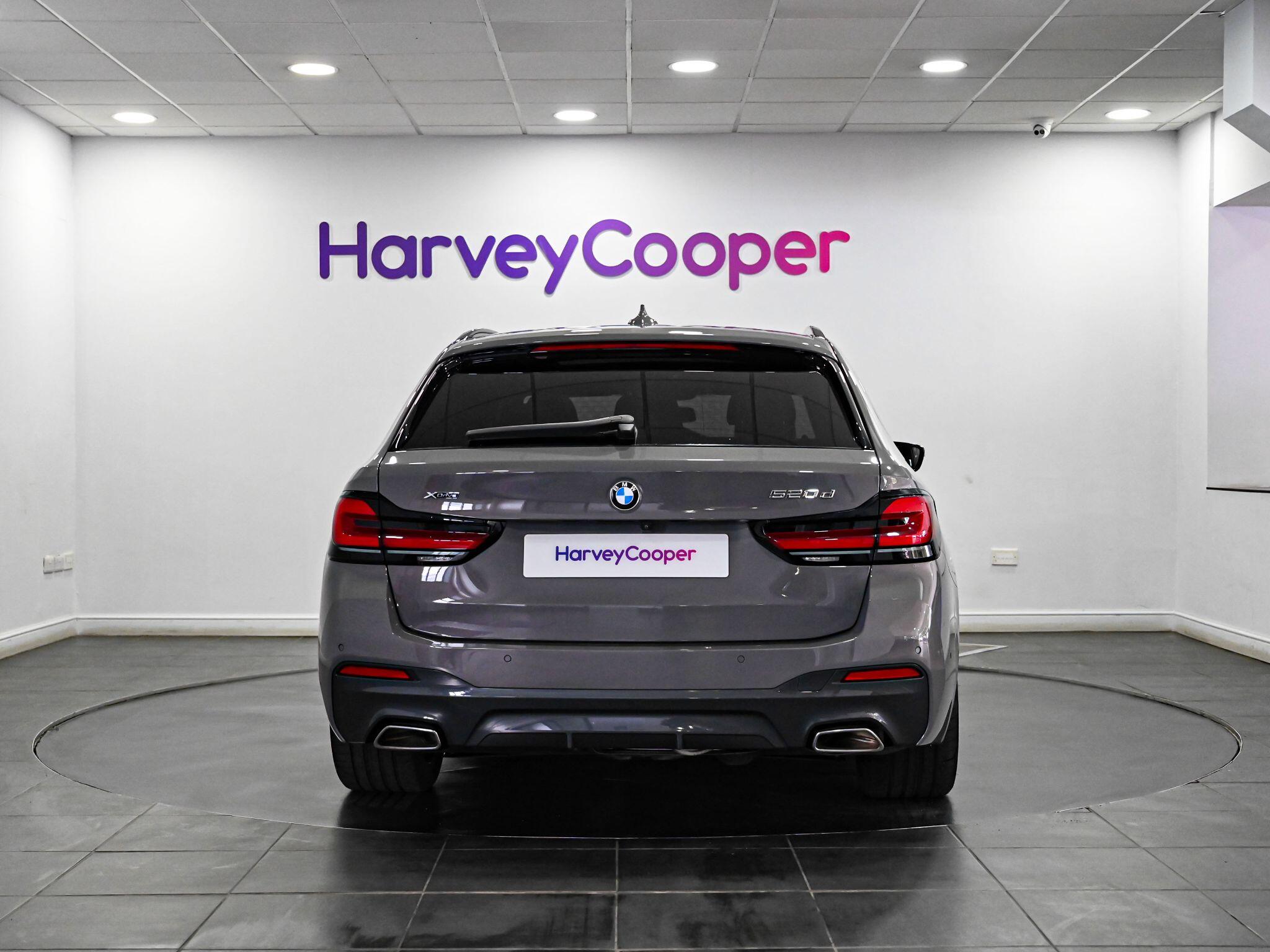 BMW 5 Series view 4