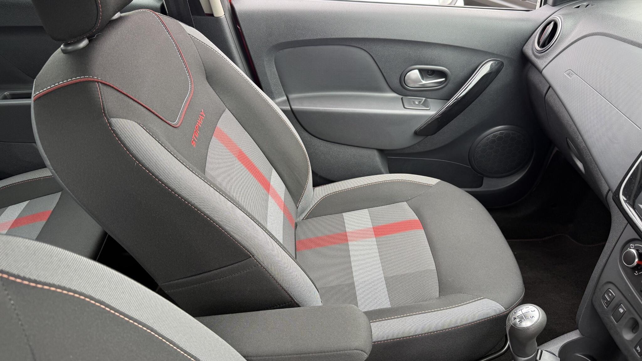 Dacia Sandero view 25