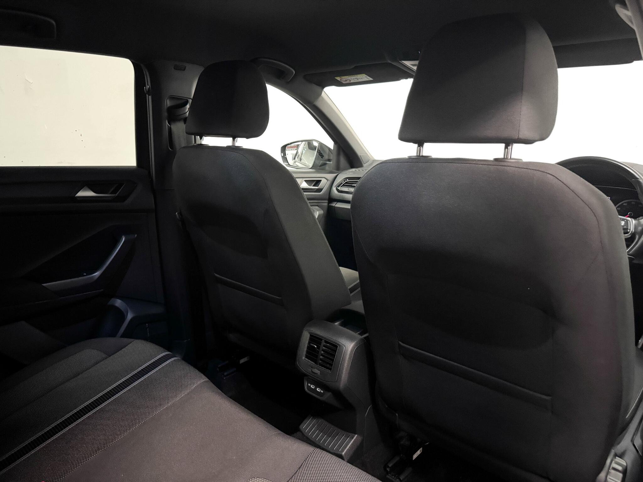 Volkswagen T-Roc view 17