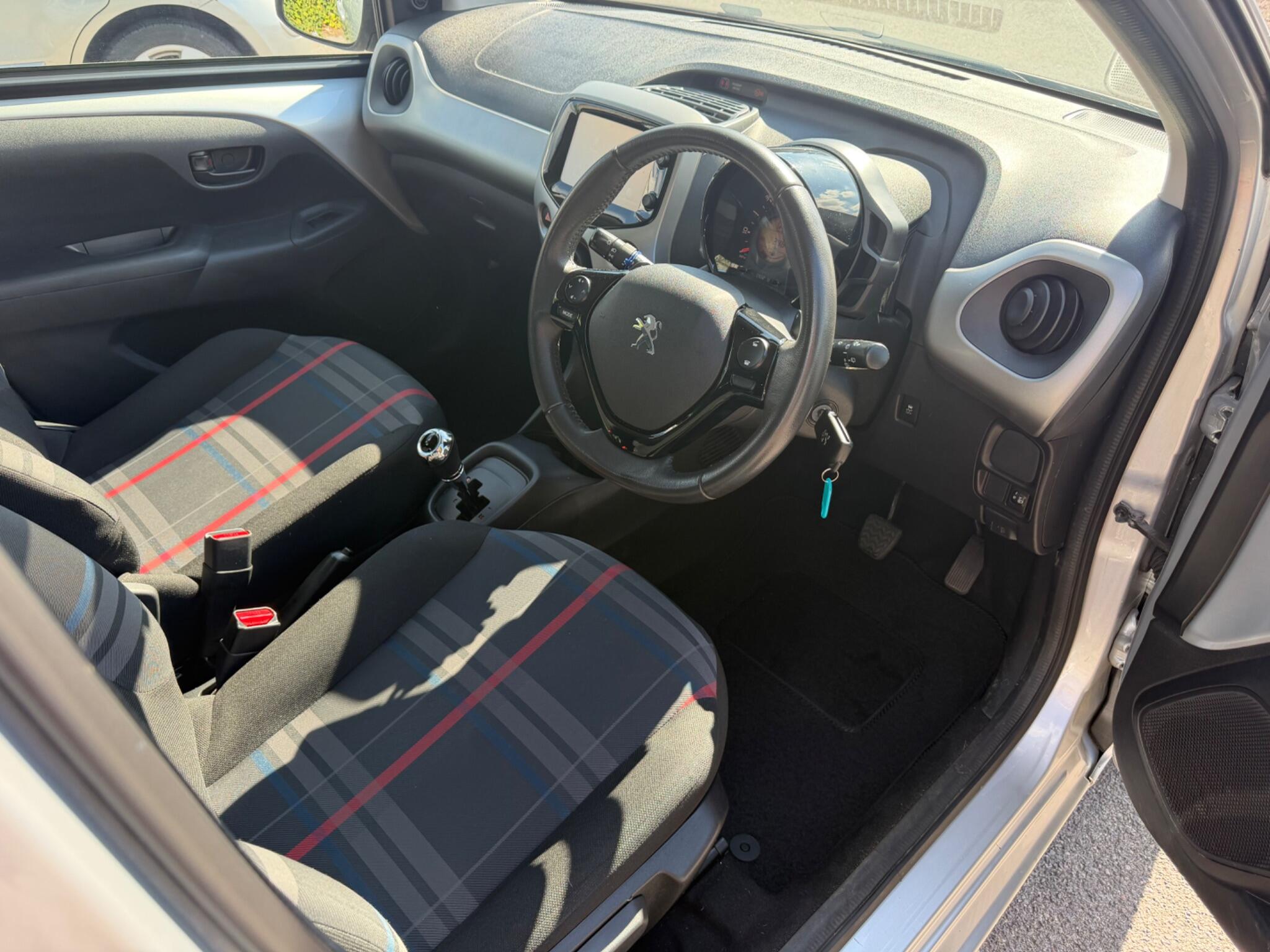 Peugeot 108 view 6