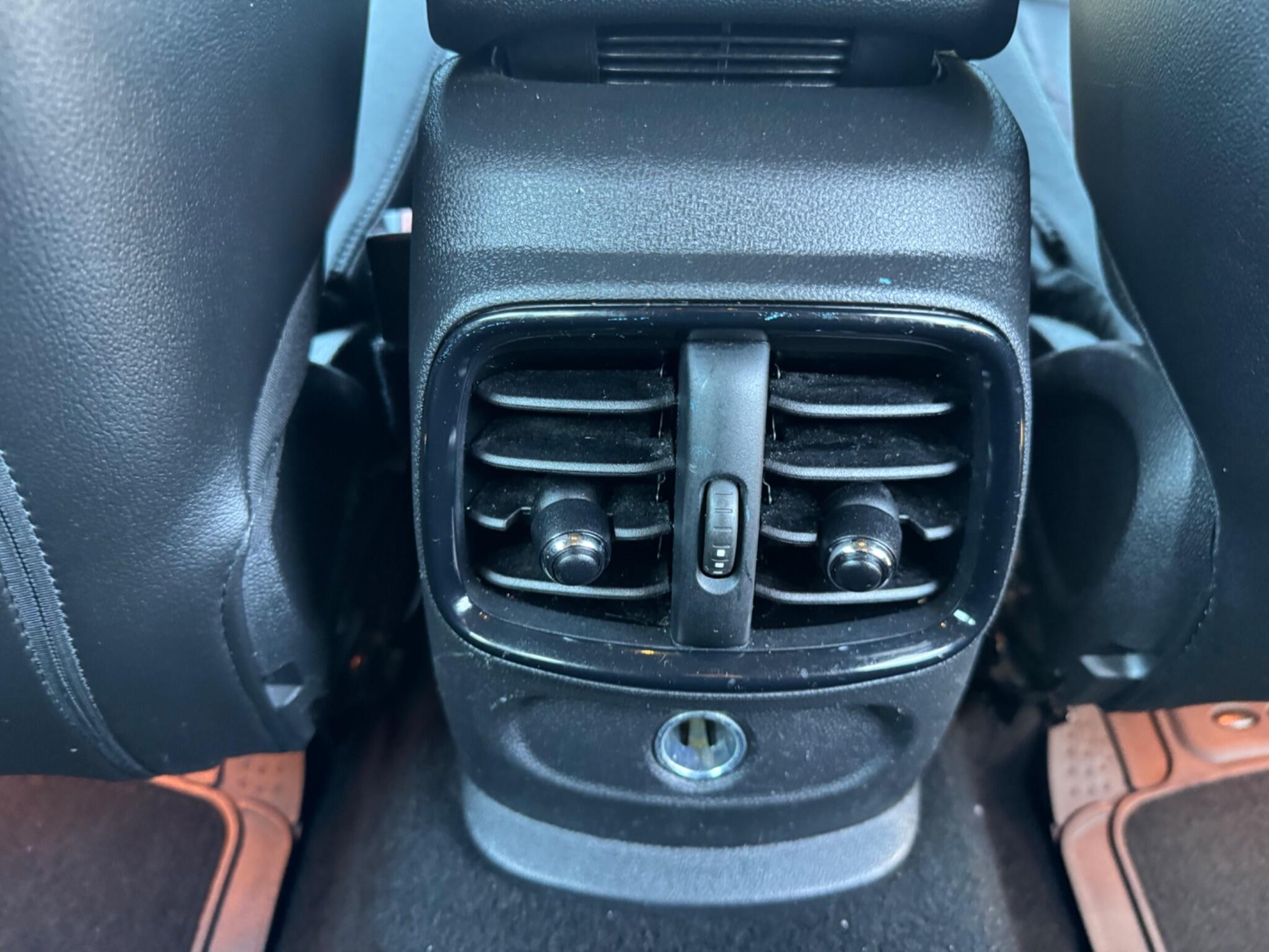 Mini Clubman view 57