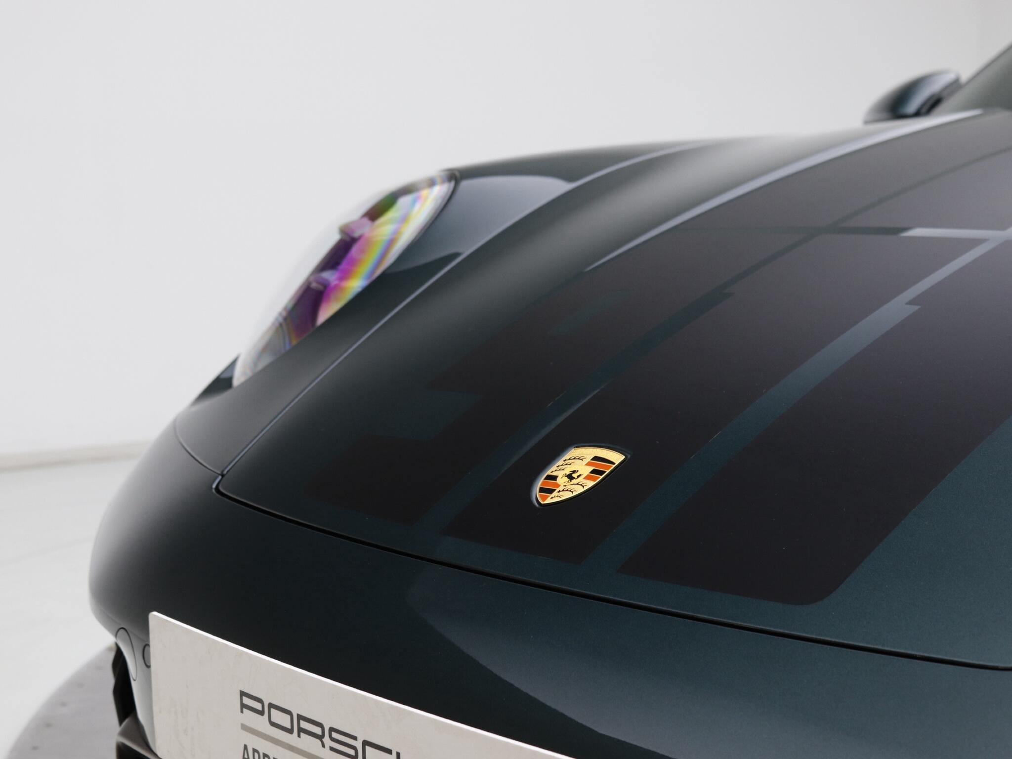 Porsche 911 view 24