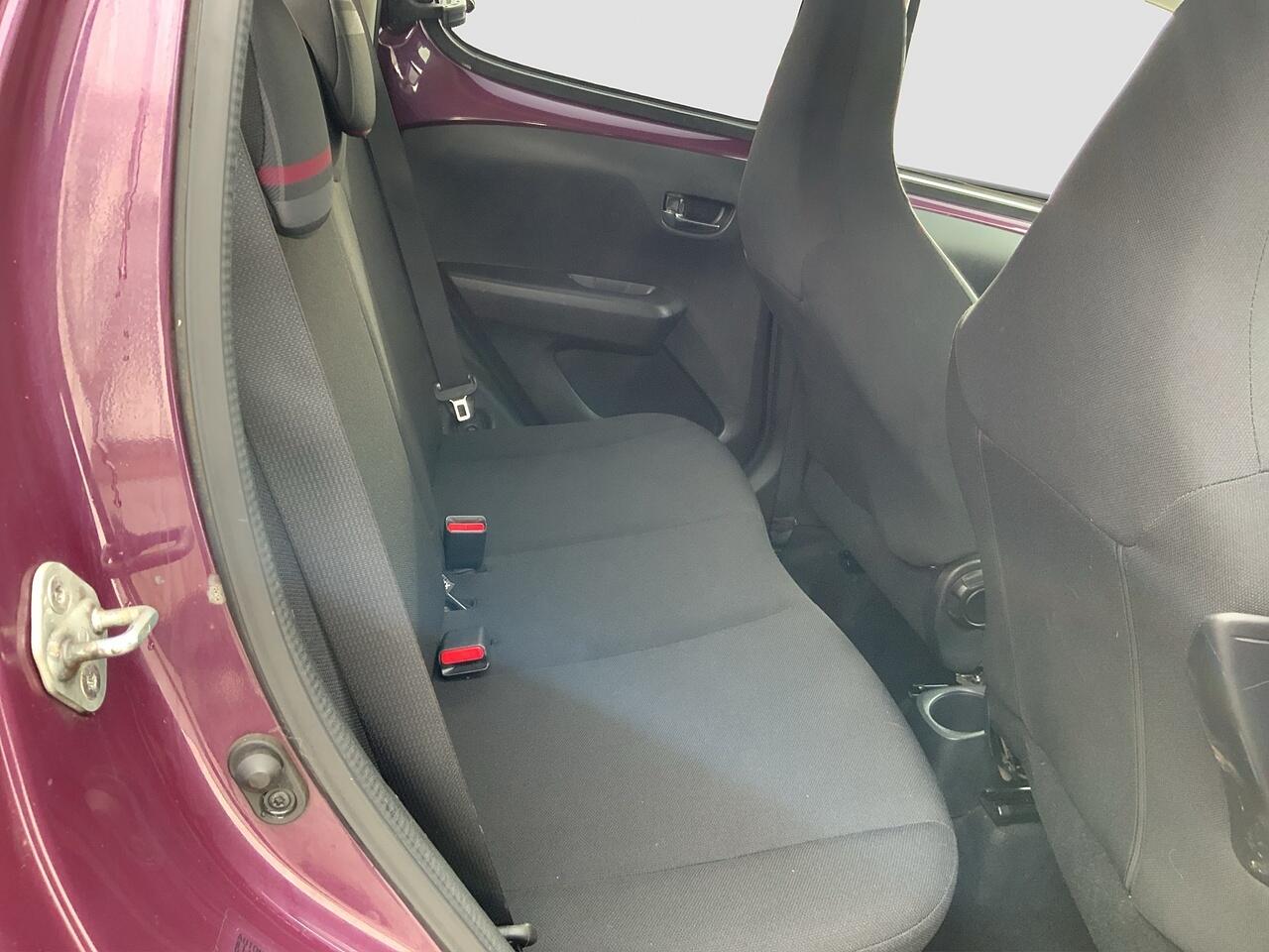 Peugeot 108 view 17