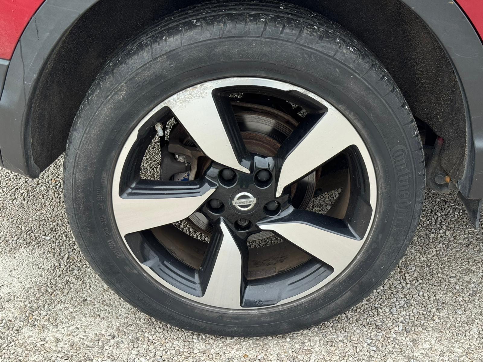 2016 Nissan Qashqai 1.2 DIG-T N-Connecta 2WD Euro 6 (s/s) 5dr • 42,835 miles image 24