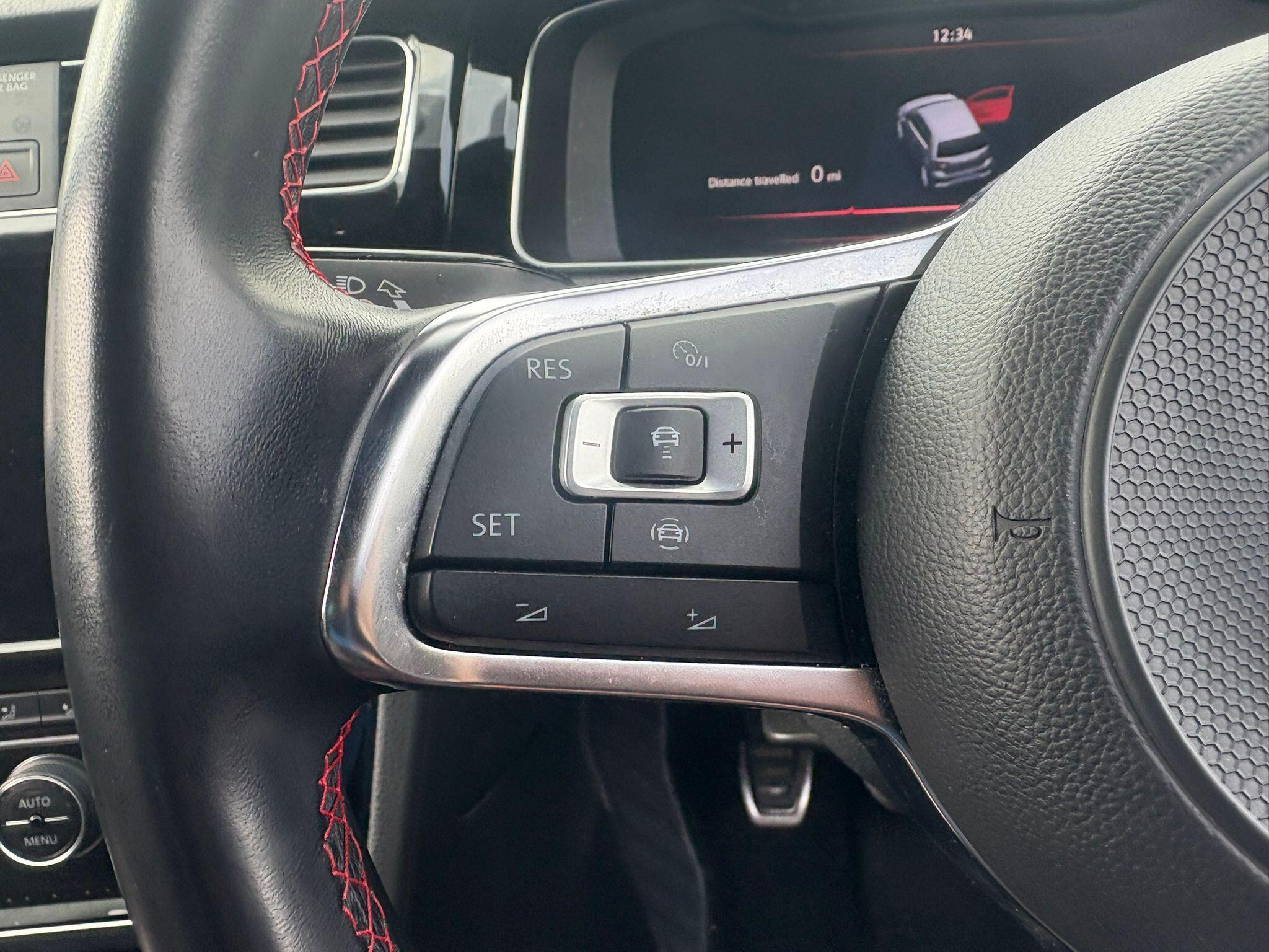 Volkswagen Golf view 24