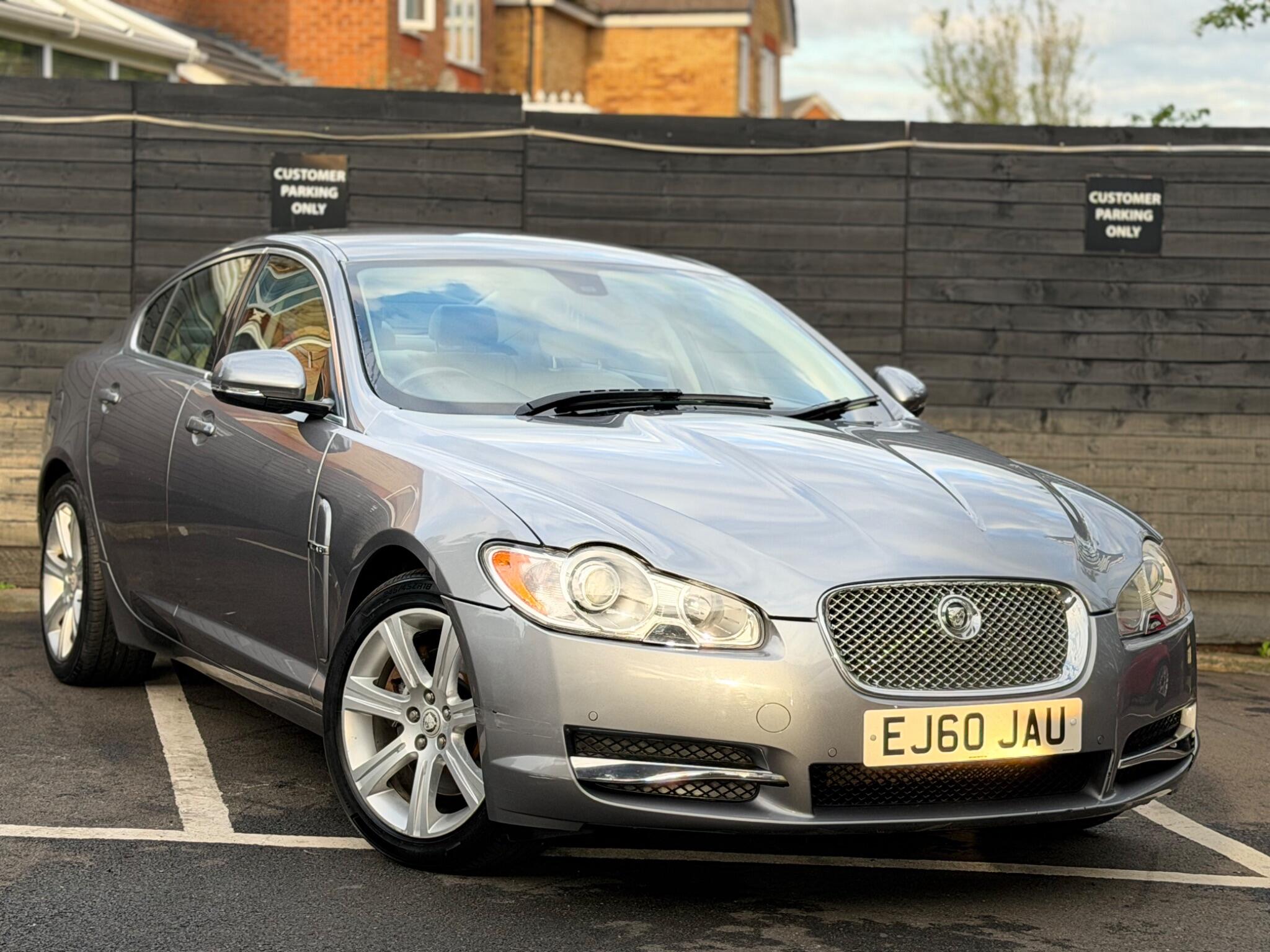 Jaguar XF view 8