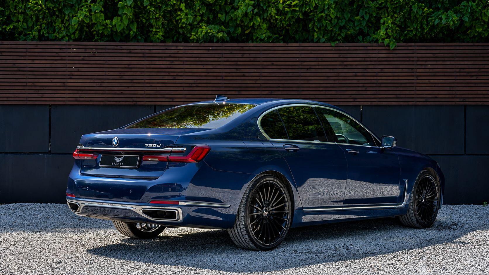 BMW 7 Series view 6