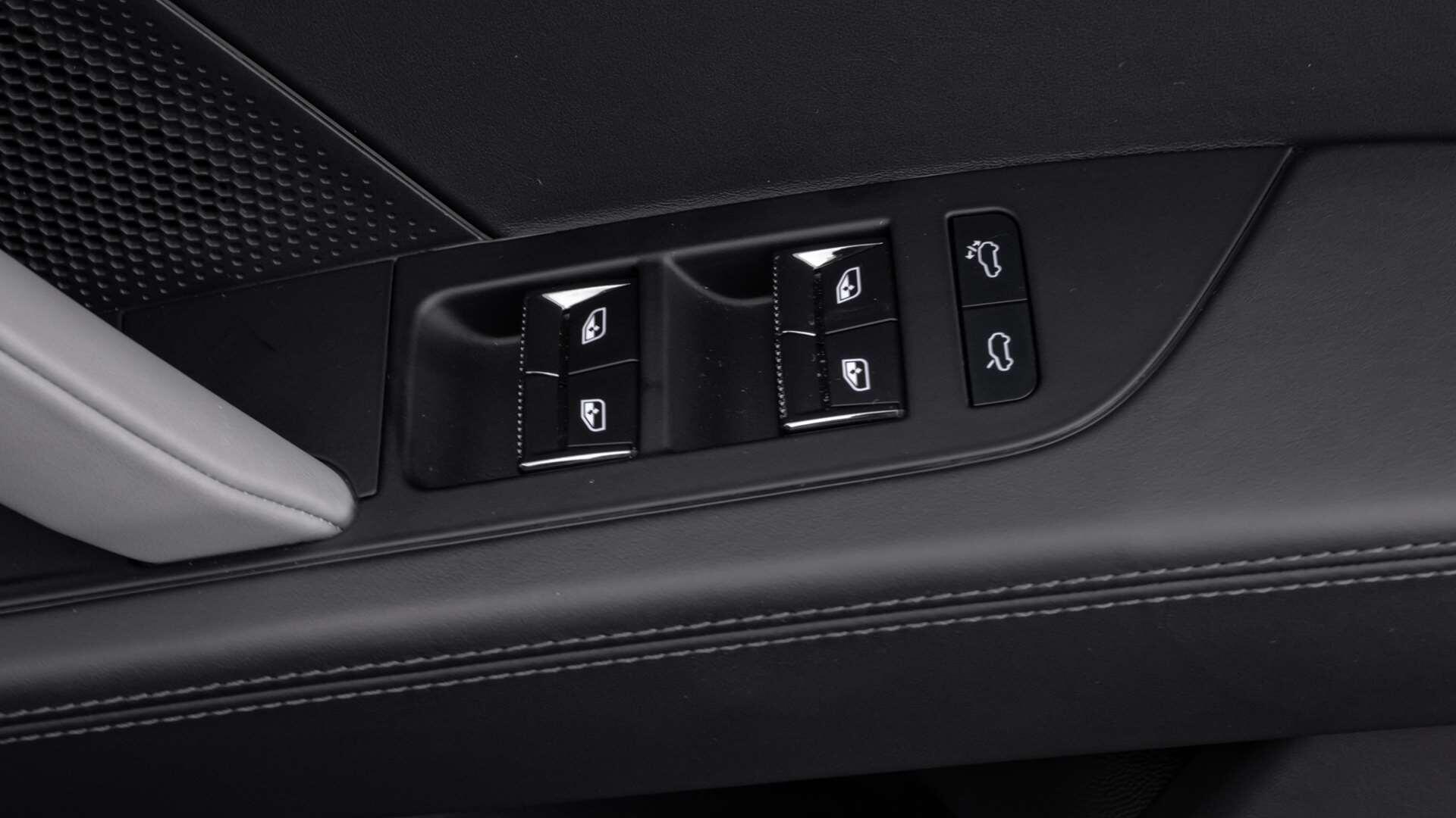 Porsche Cayenne view 33