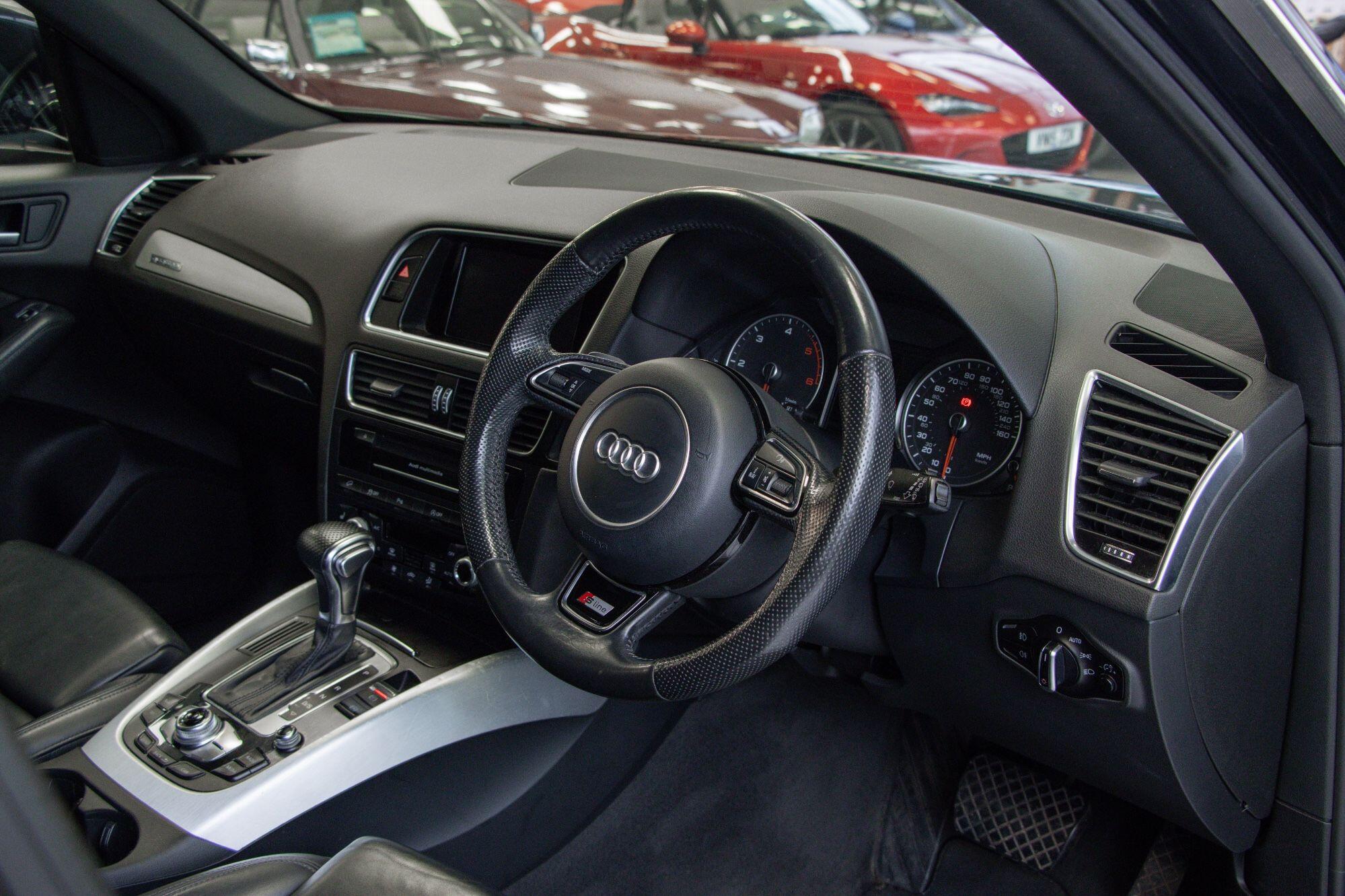 Audi Q5 view 32