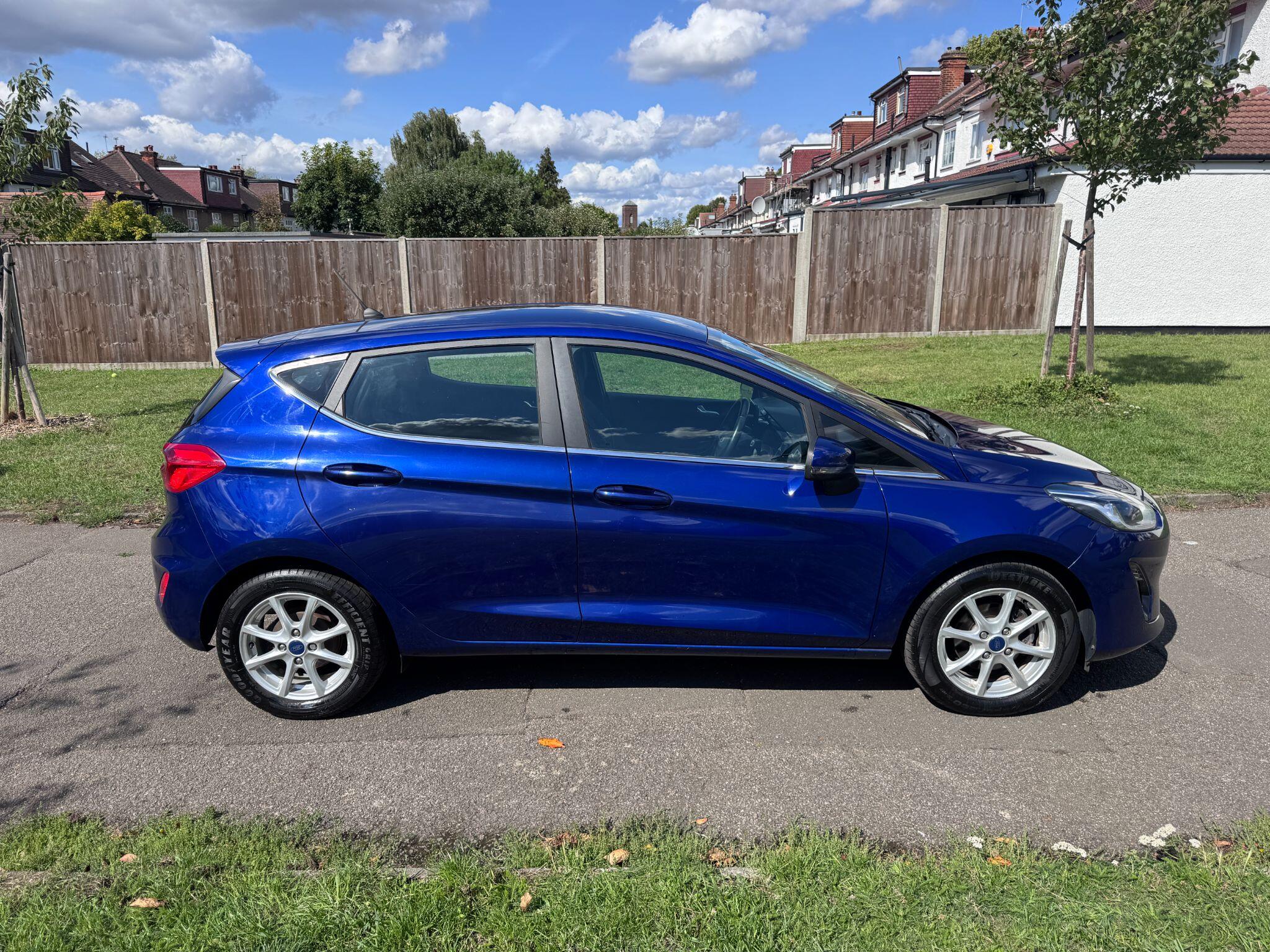 2017 Ford Fiesta image 6