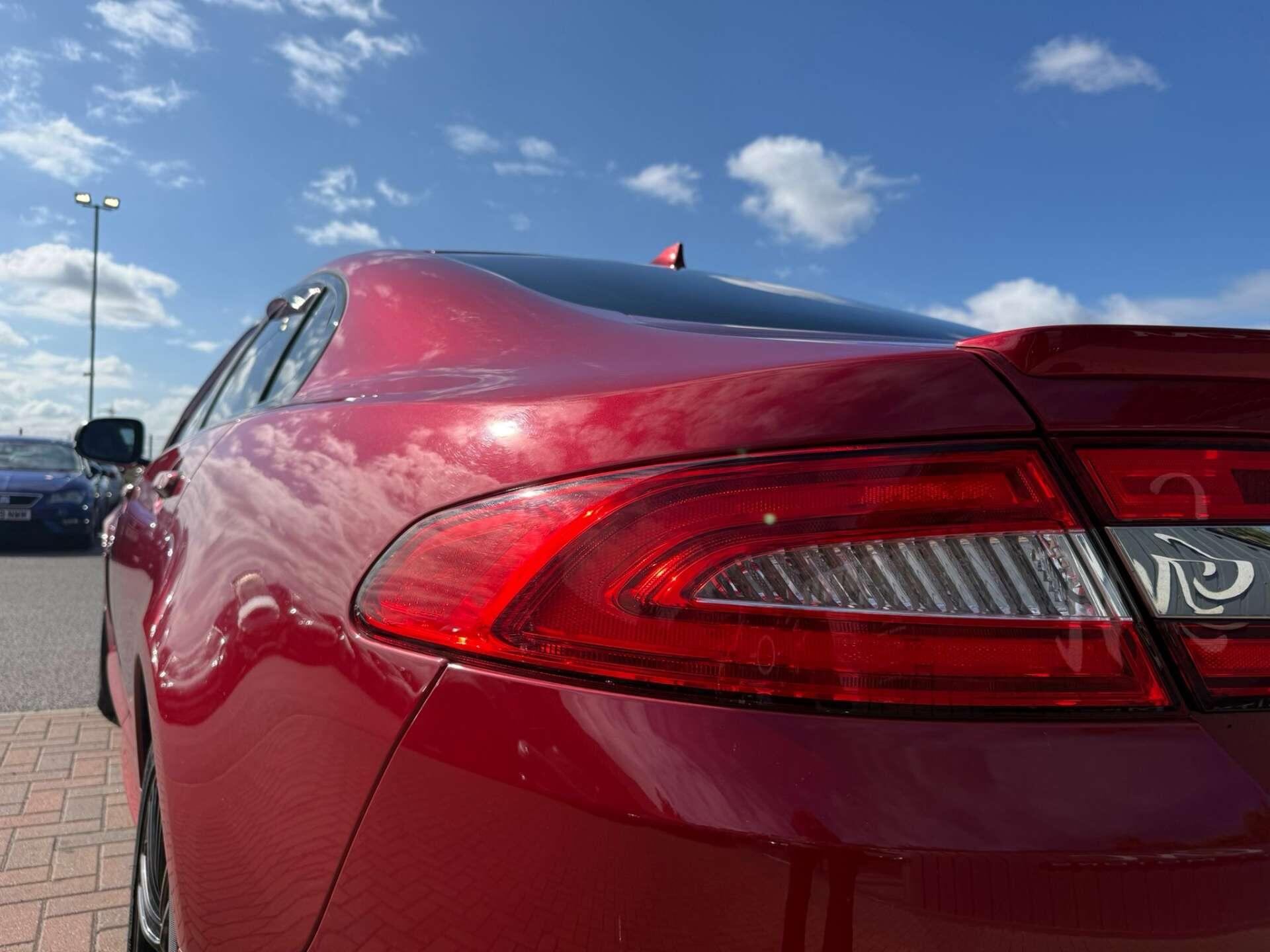 Jaguar XF view 12