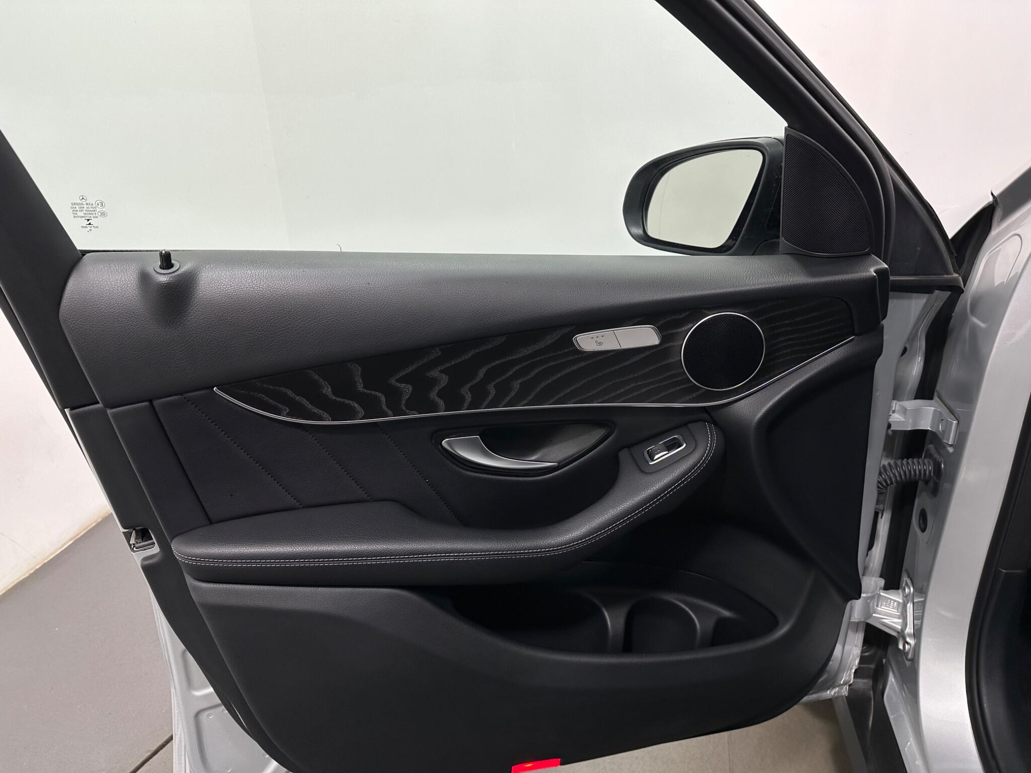 Mercedes-Benz GLC view 38