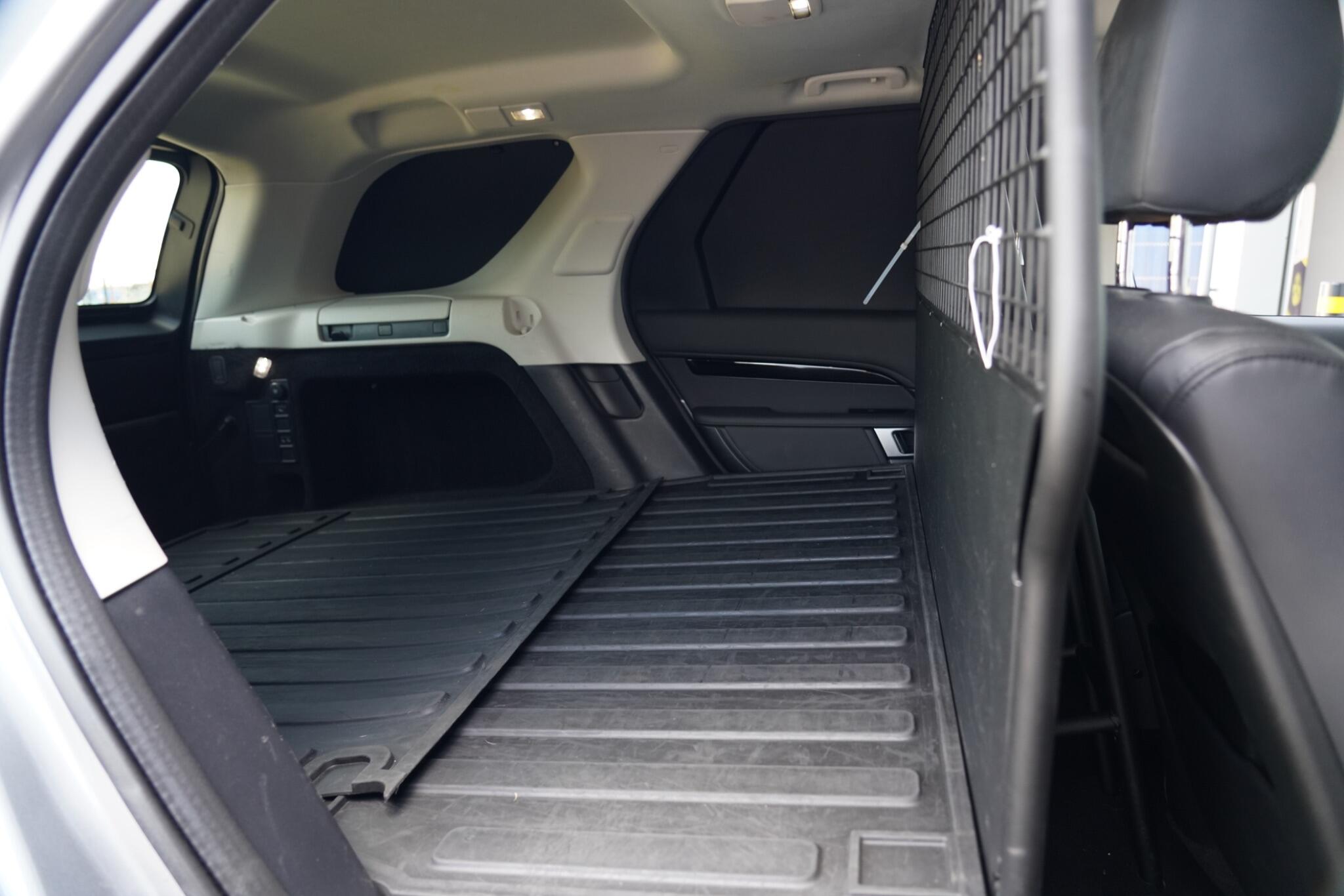 Land Rover Discovery view 21